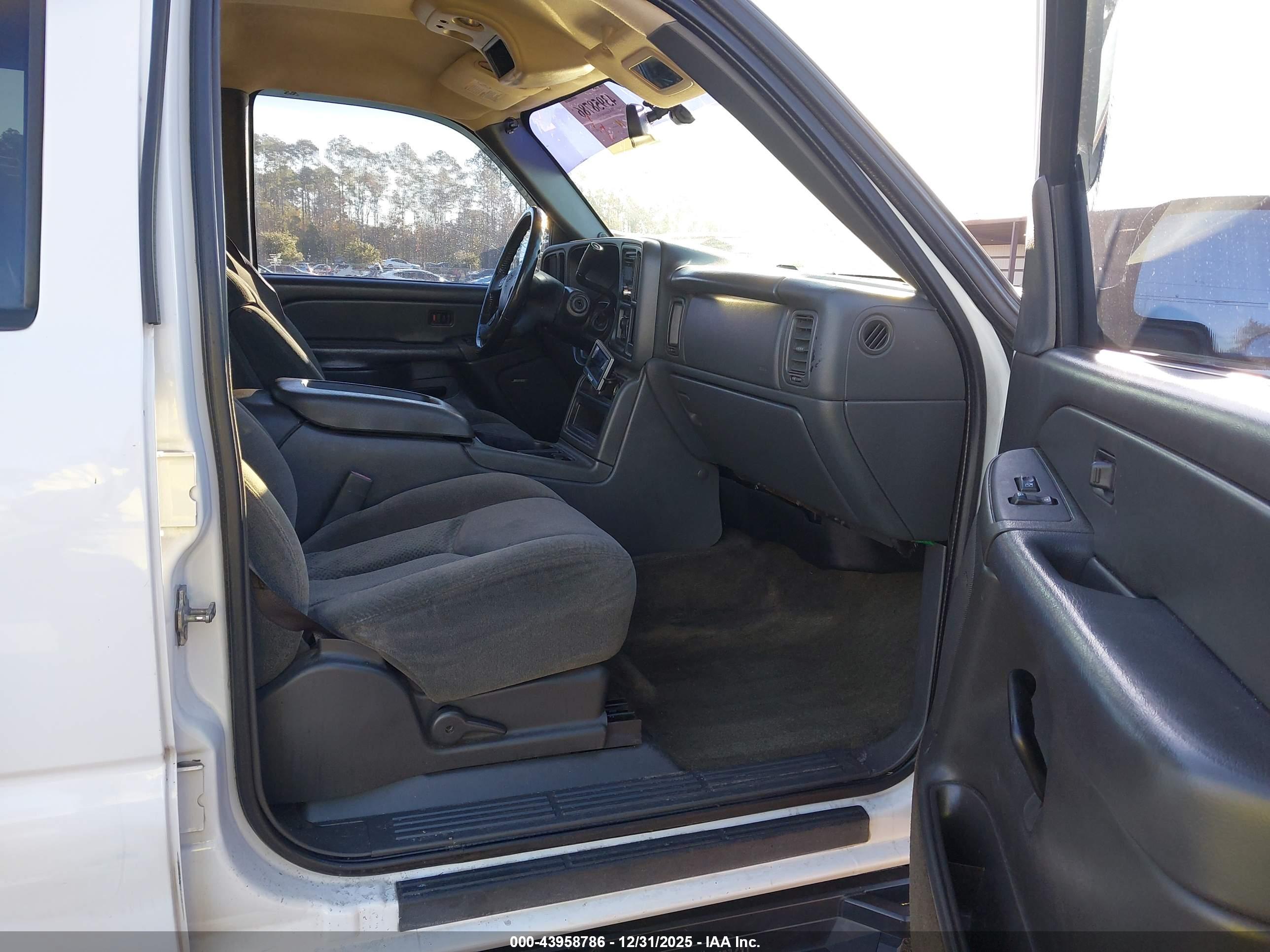 CHEVROLET SILVERADO image 5