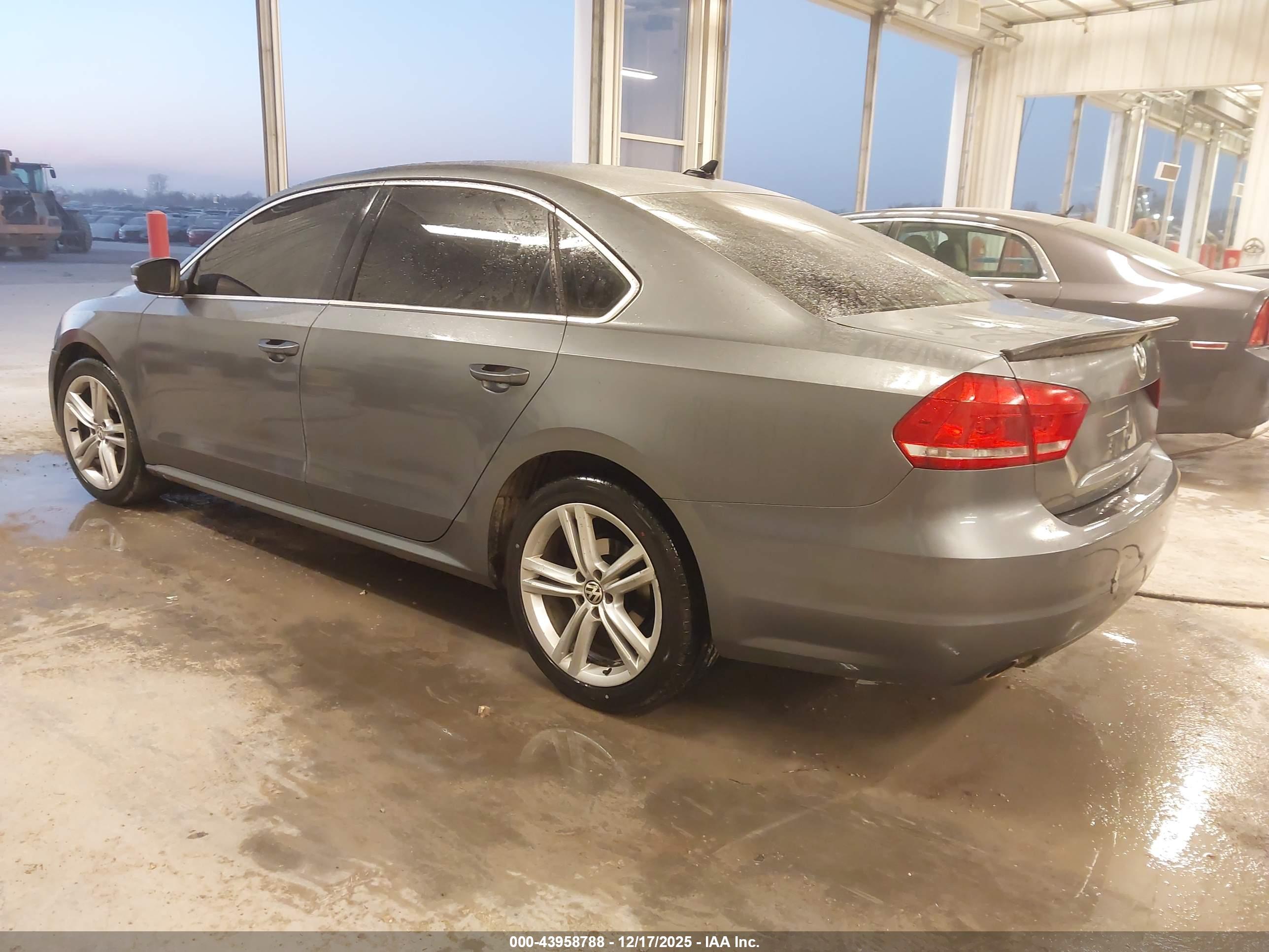 VOLKSWAGEN PASSAT image 3