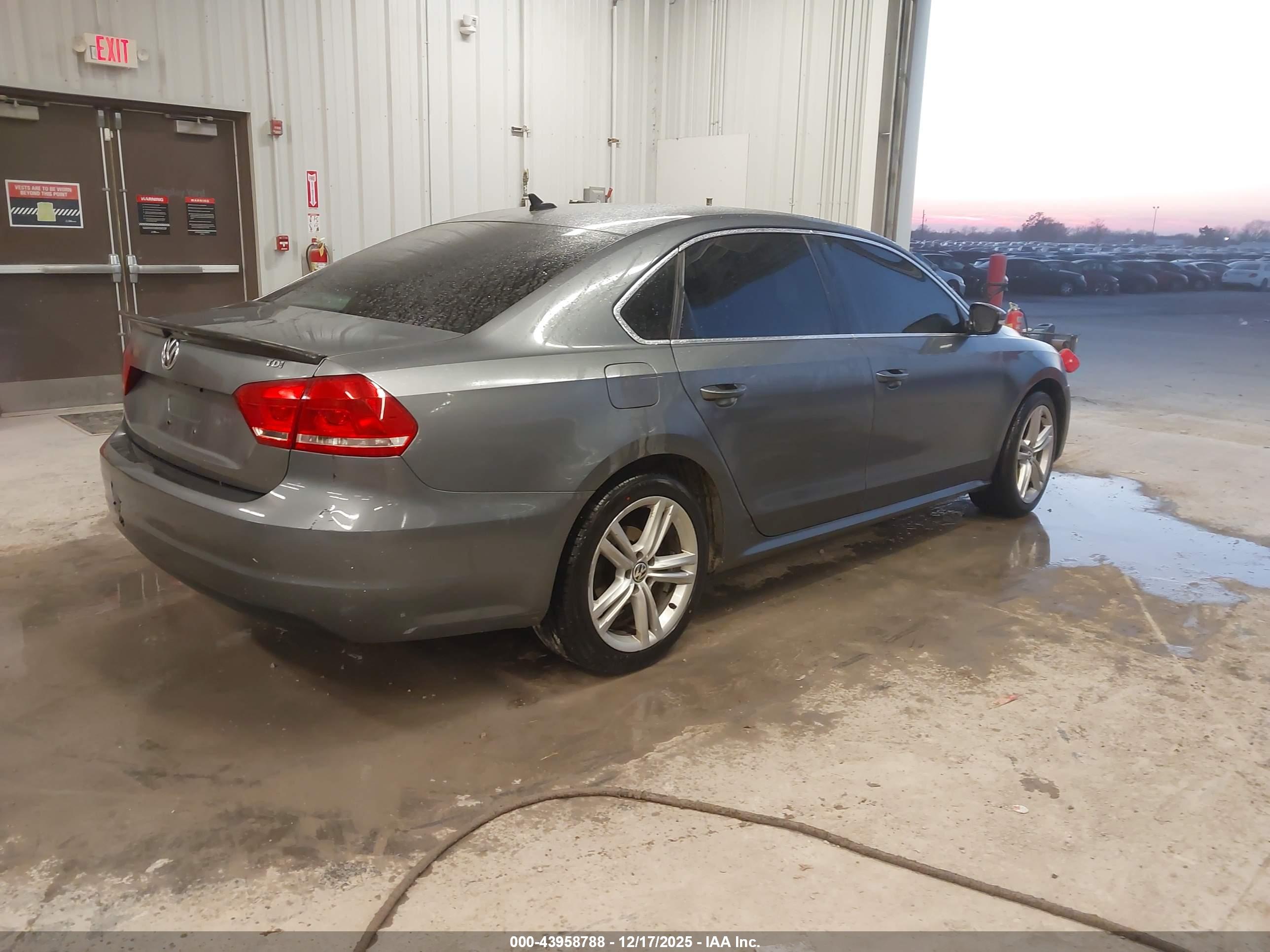 VOLKSWAGEN PASSAT image 4