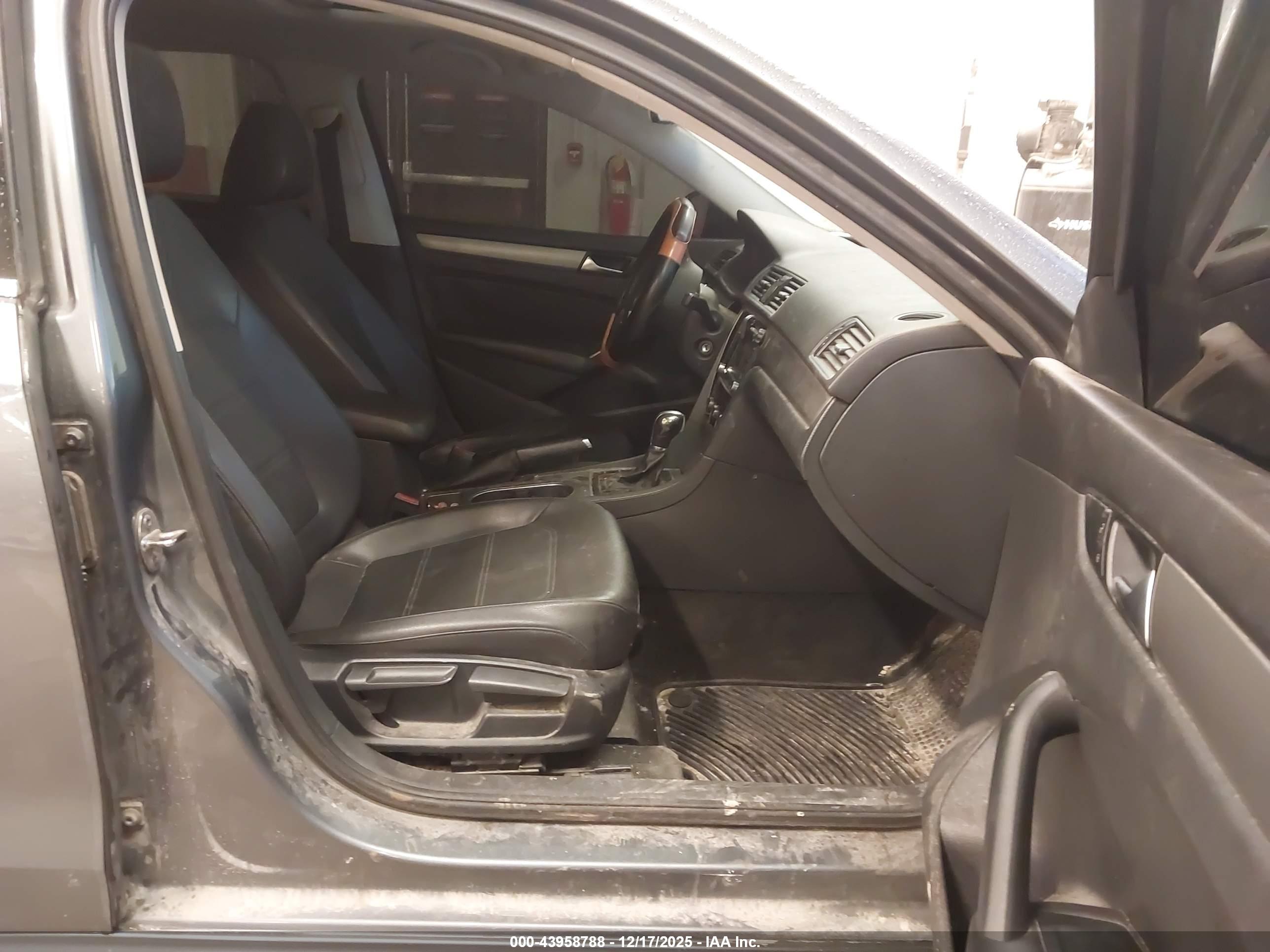VOLKSWAGEN PASSAT image 5