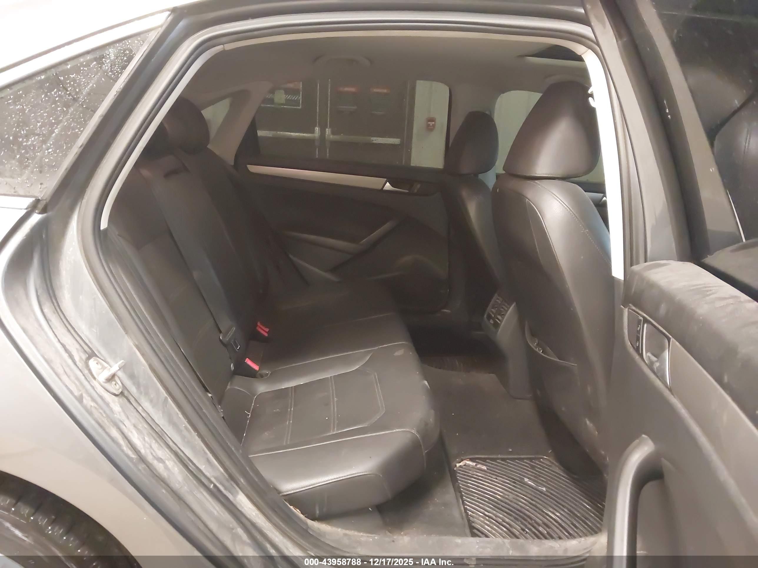 VOLKSWAGEN PASSAT image 8