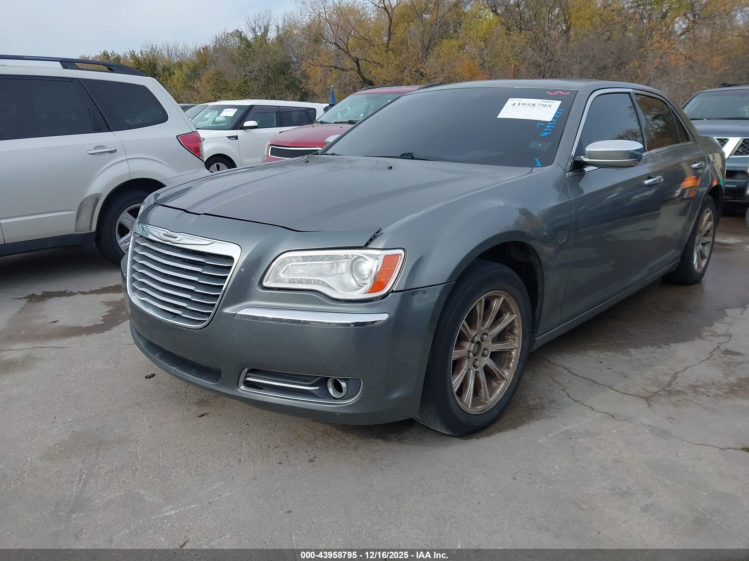 CHRYSLER 300 image 2