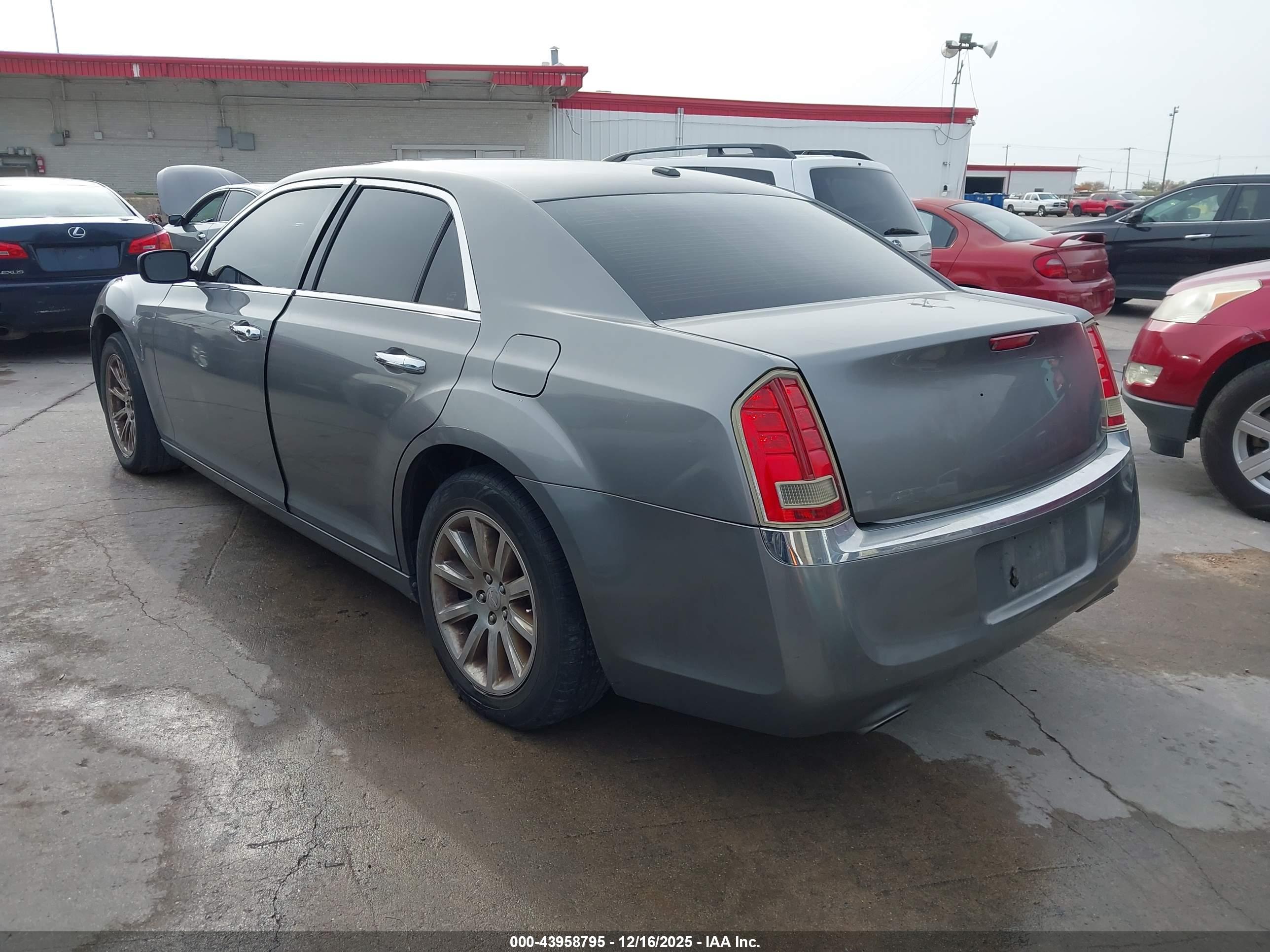 CHRYSLER 300 image 3