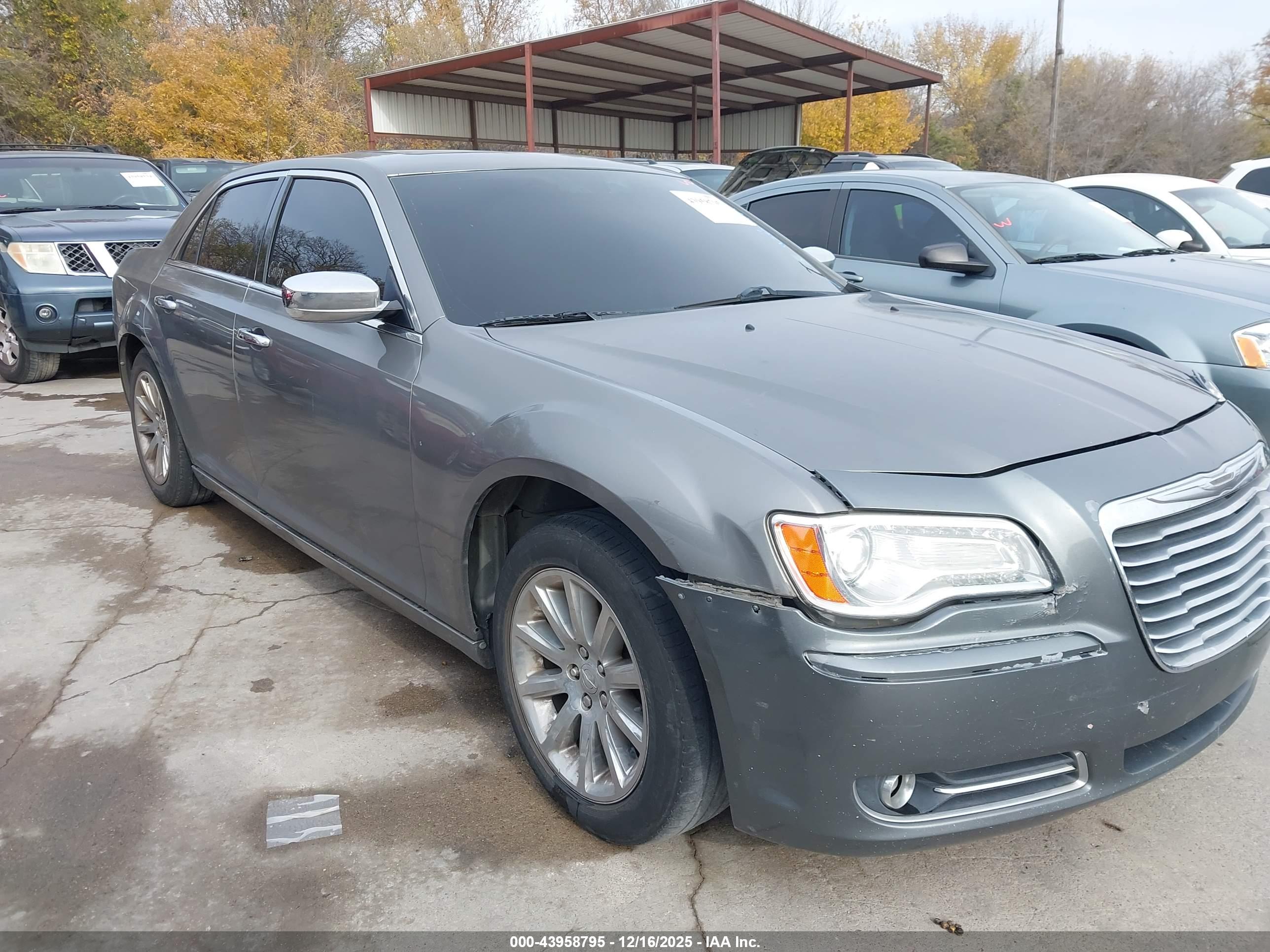 CHRYSLER 300 image 6