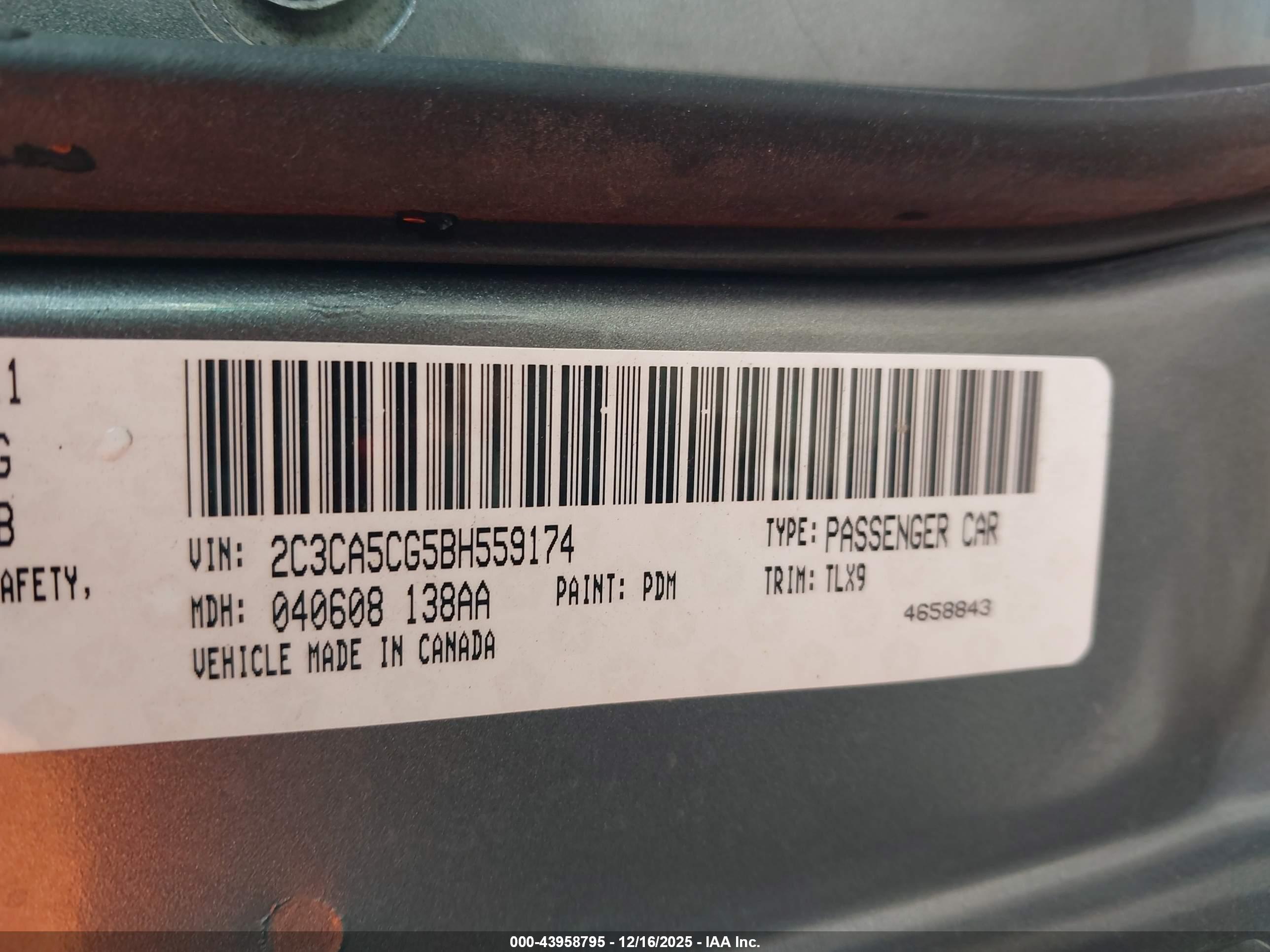 CHRYSLER 300 image 9