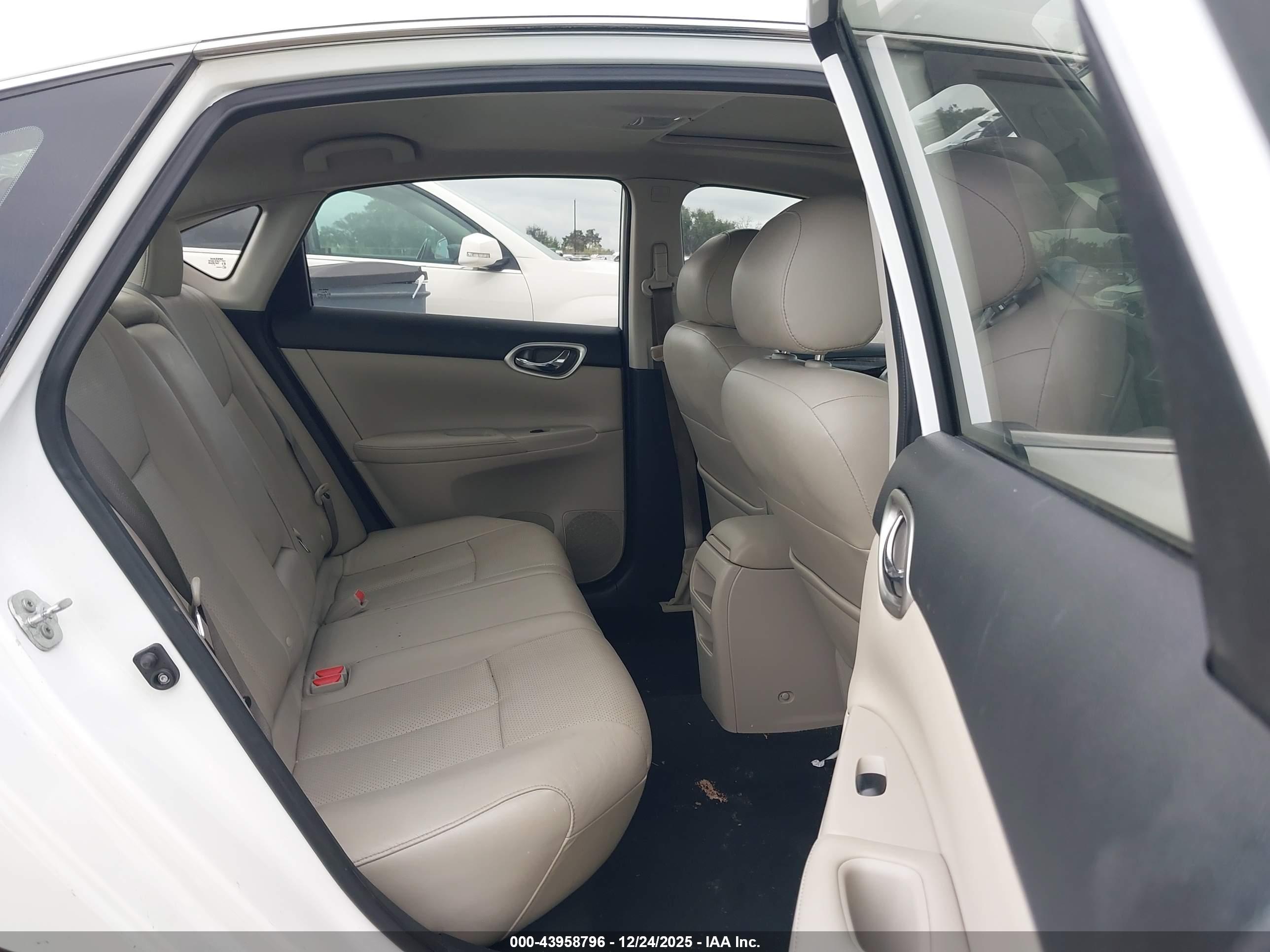 NISSAN SENTRA image 8