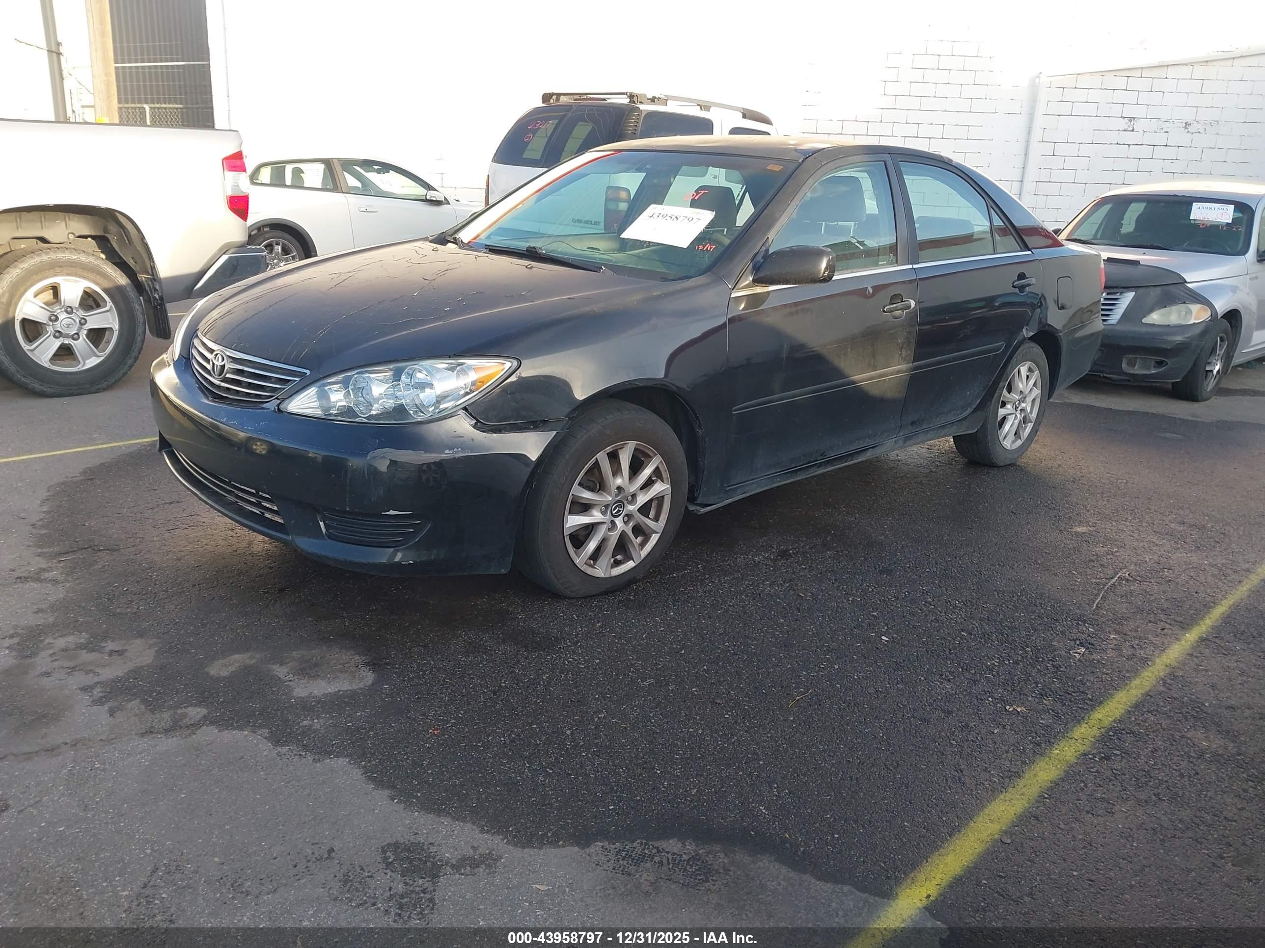TOYOTA CAMRY image 2