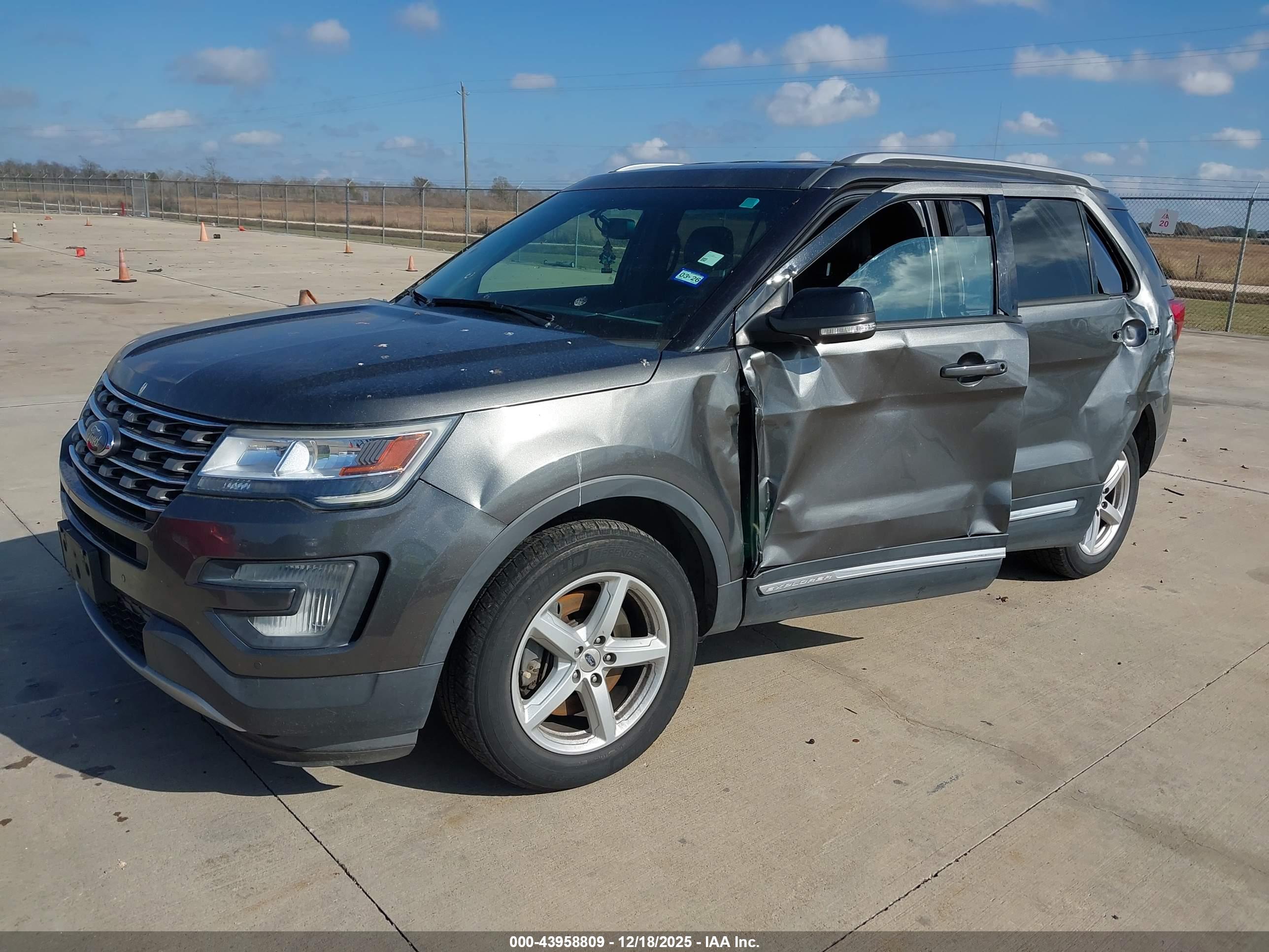 FORD EXPLORER image 2