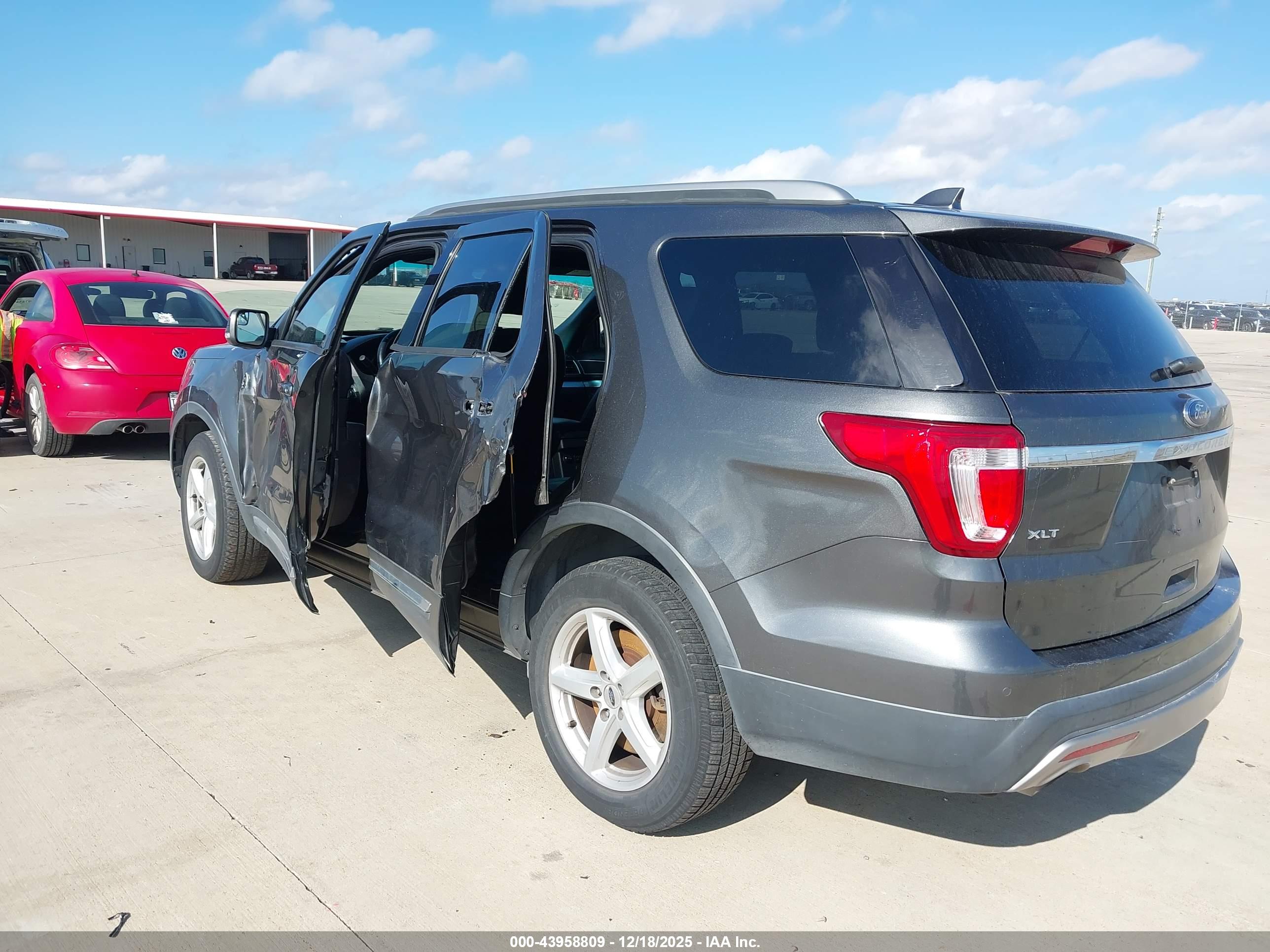 FORD EXPLORER image 3