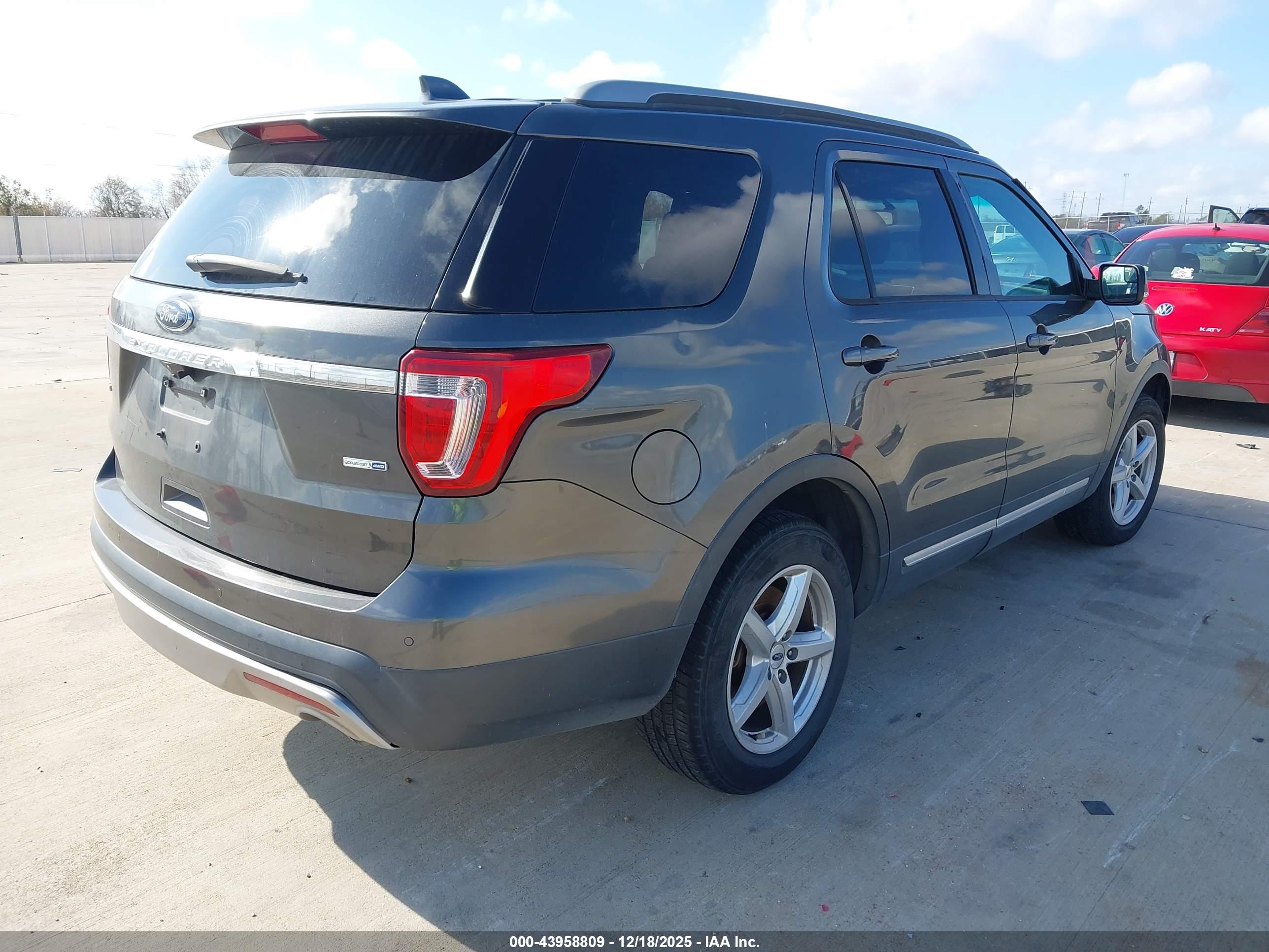 FORD EXPLORER image 4