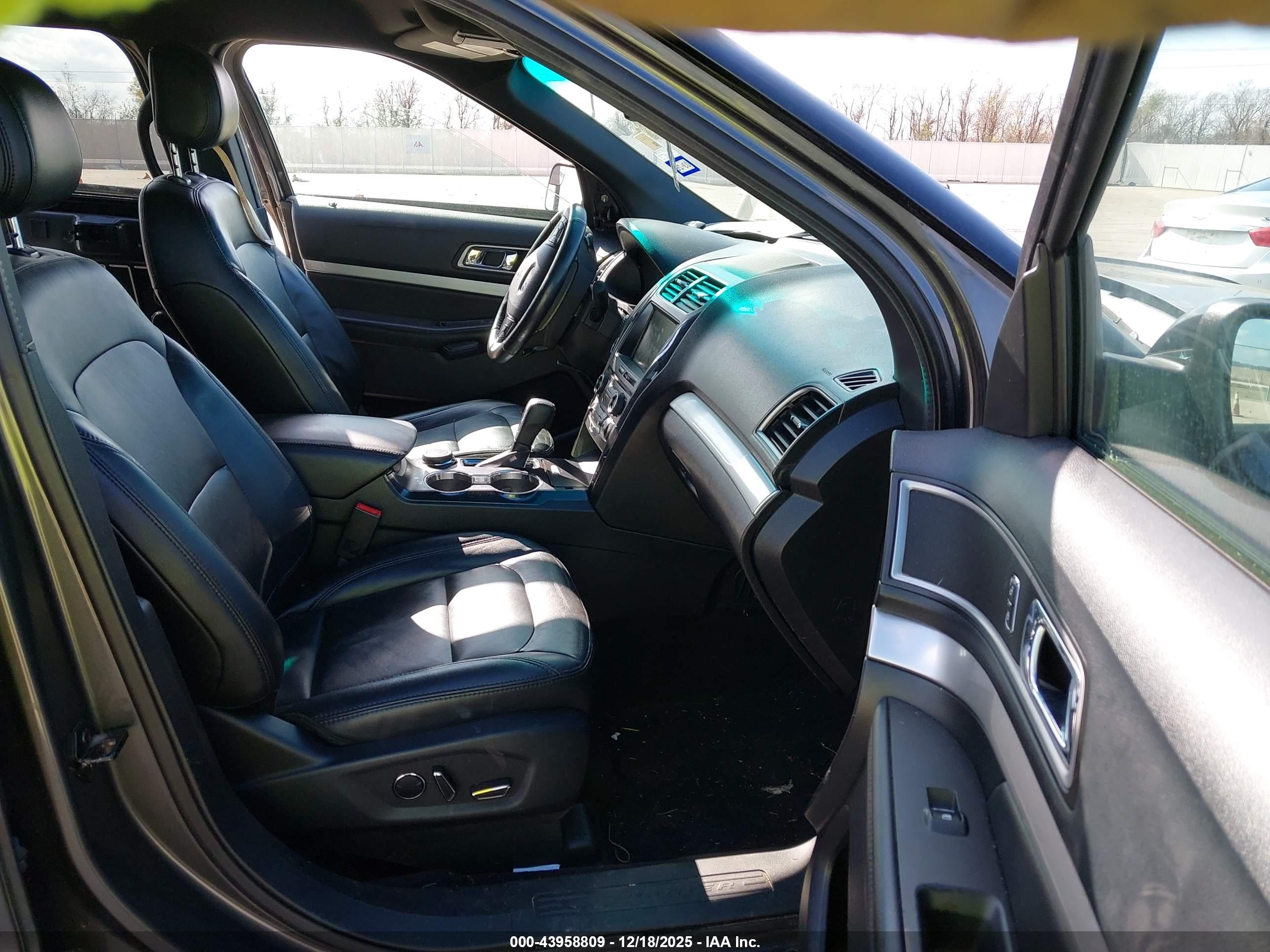 FORD EXPLORER image 5