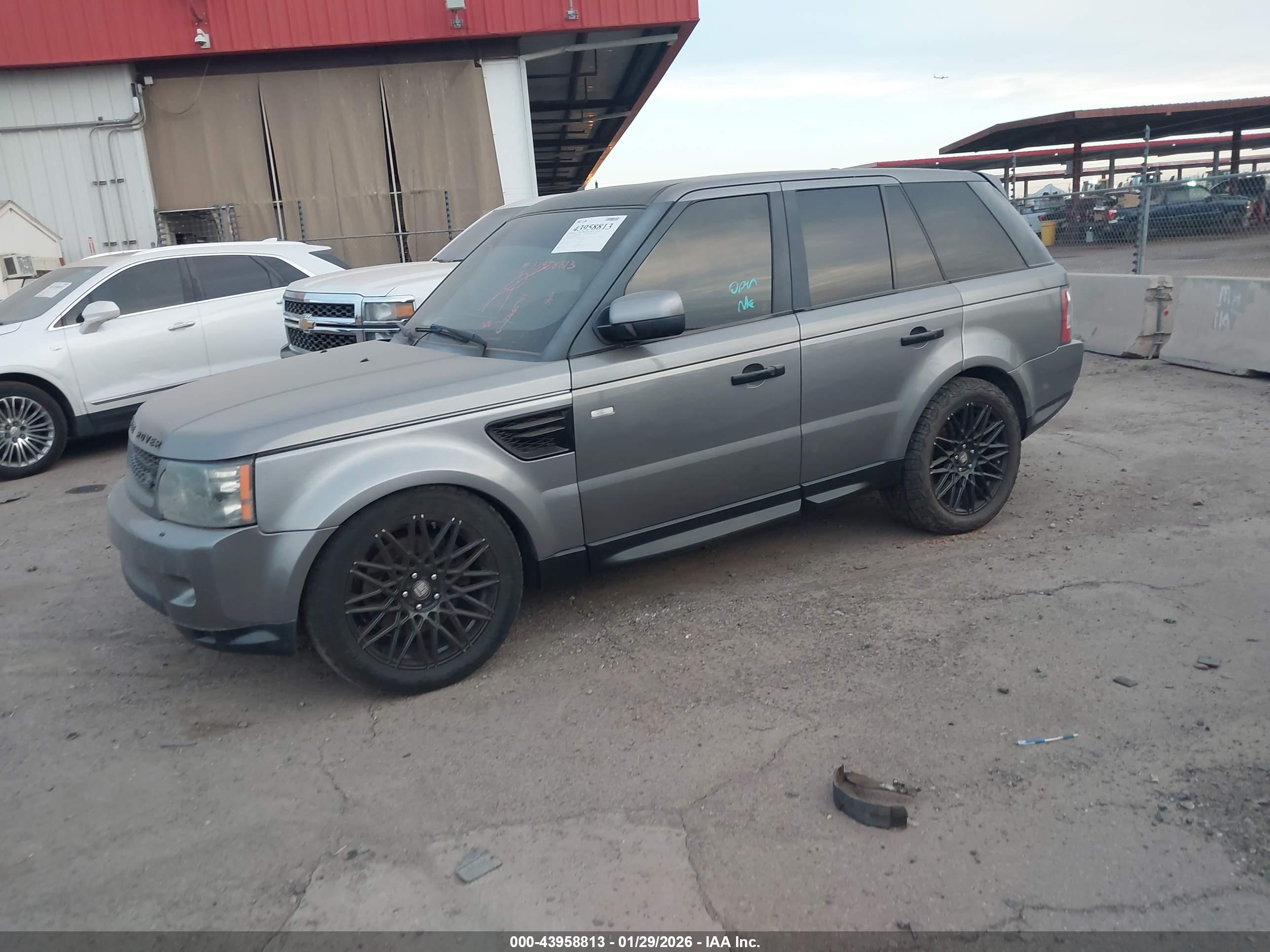 LAND ROVER image 2