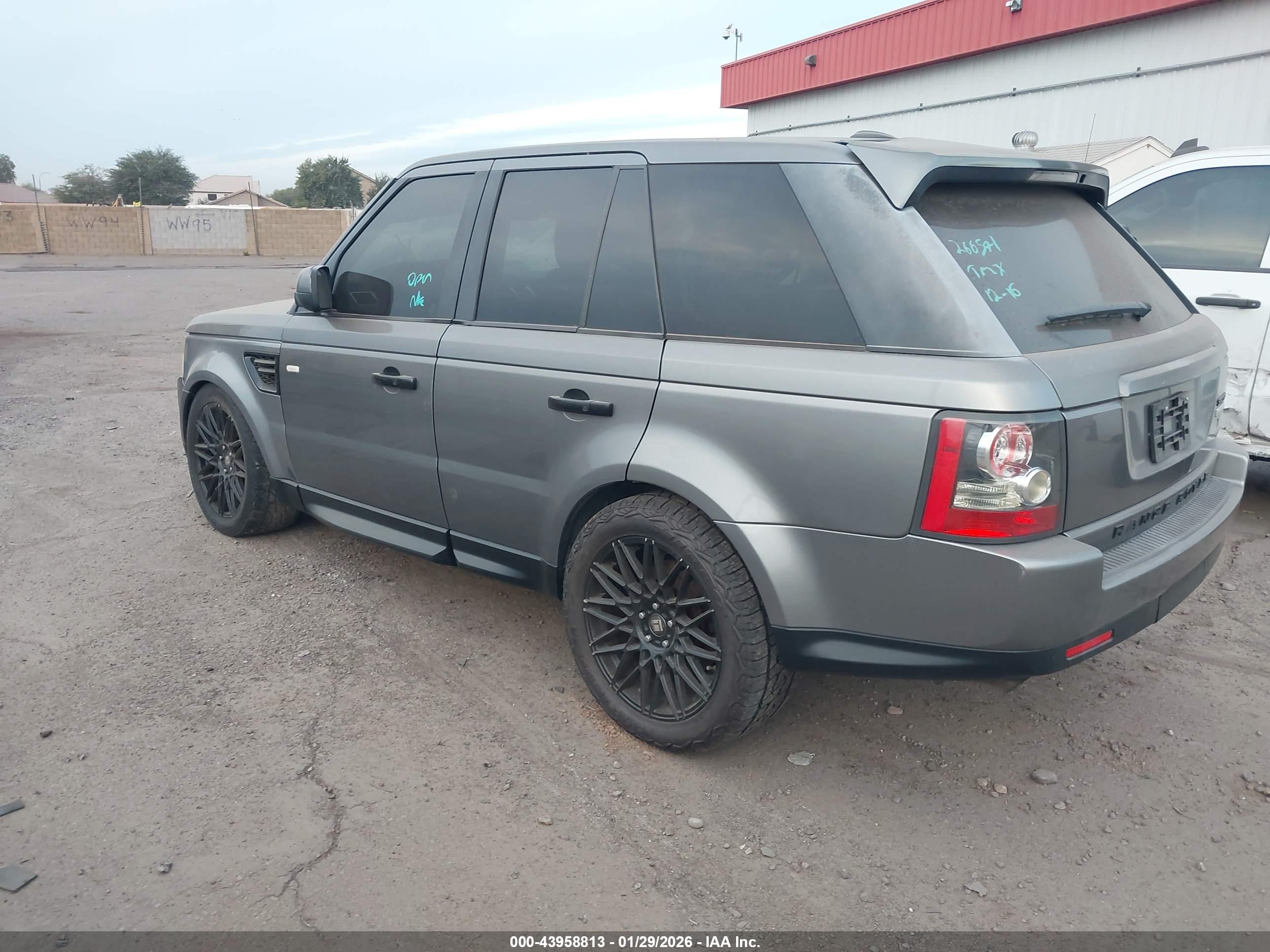 LAND ROVER image 3