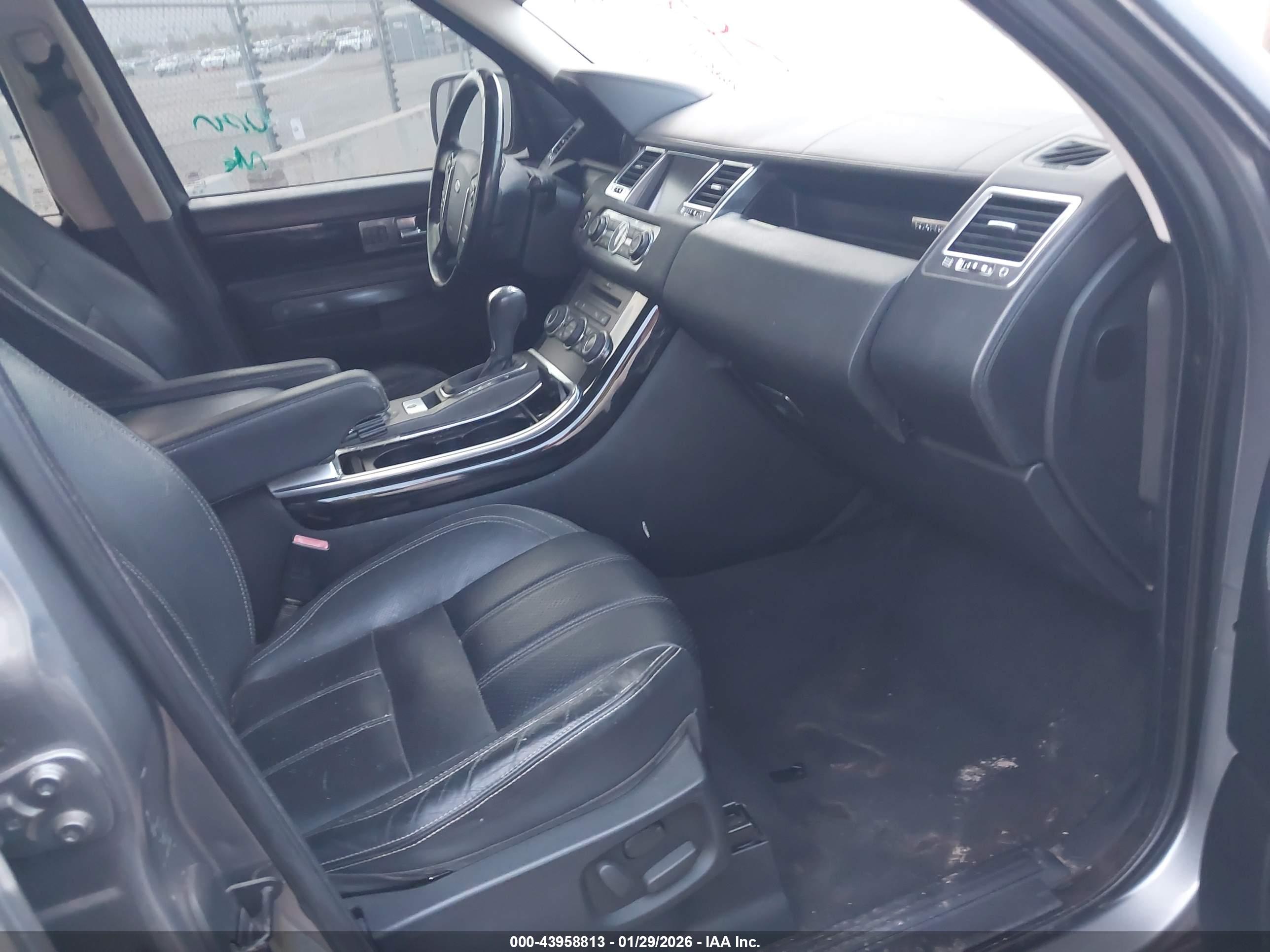 LAND ROVER image 5