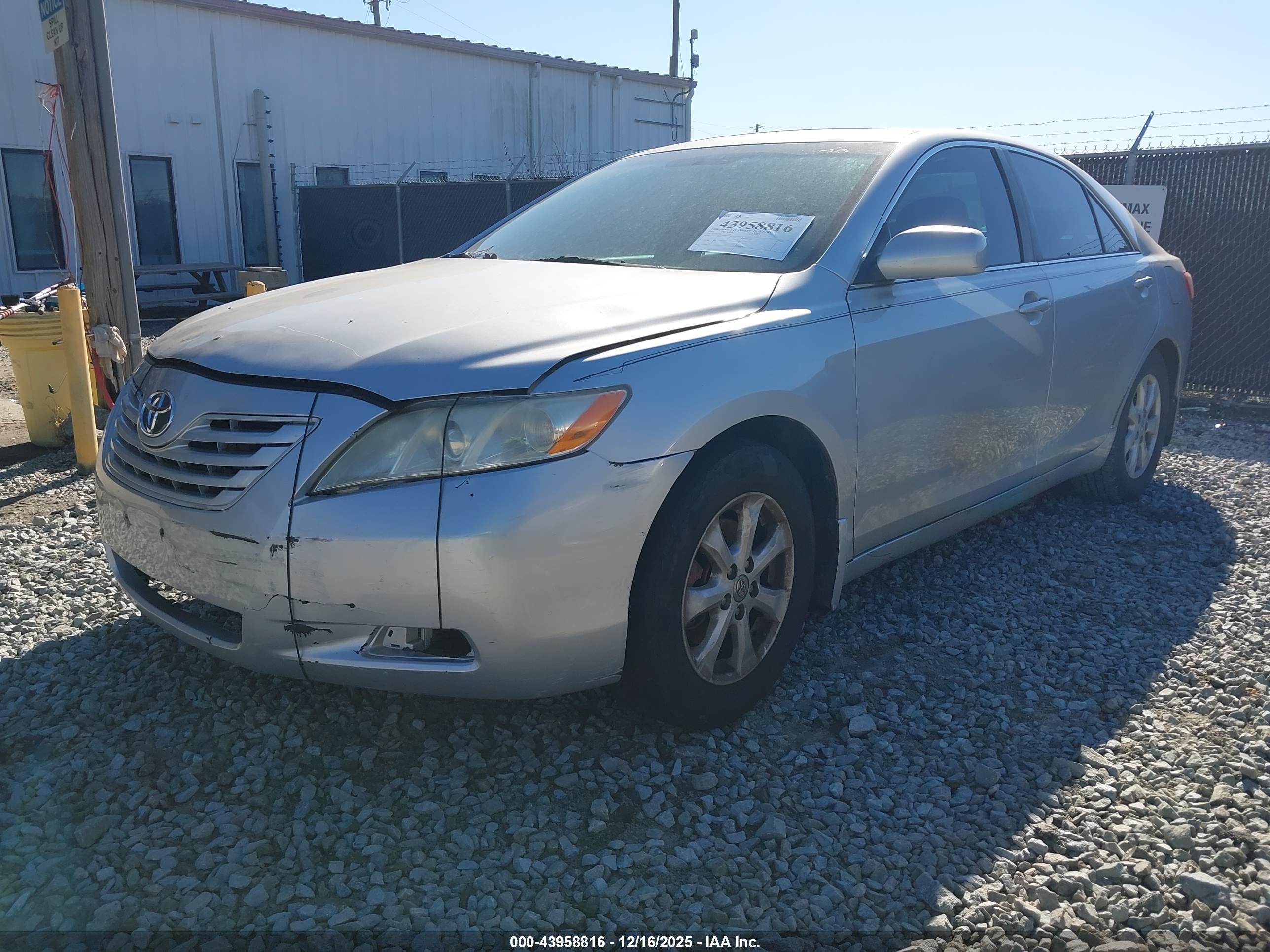 TOYOTA CAMRY image 2