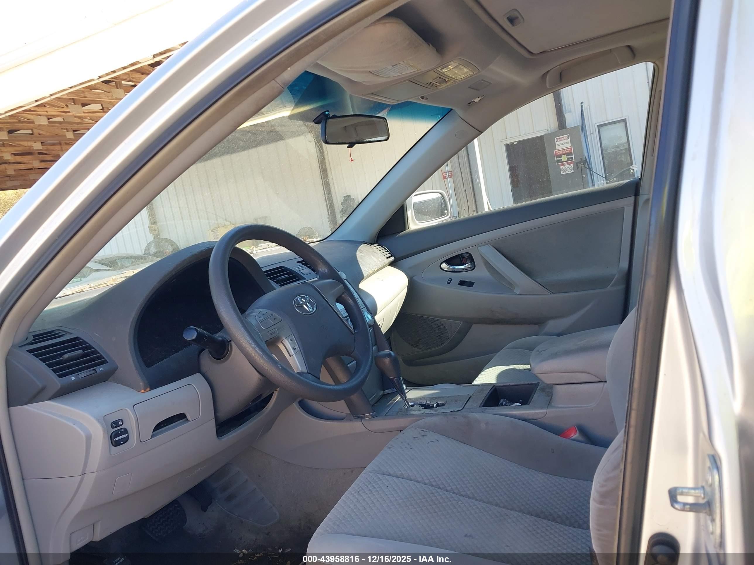 TOYOTA CAMRY image 5