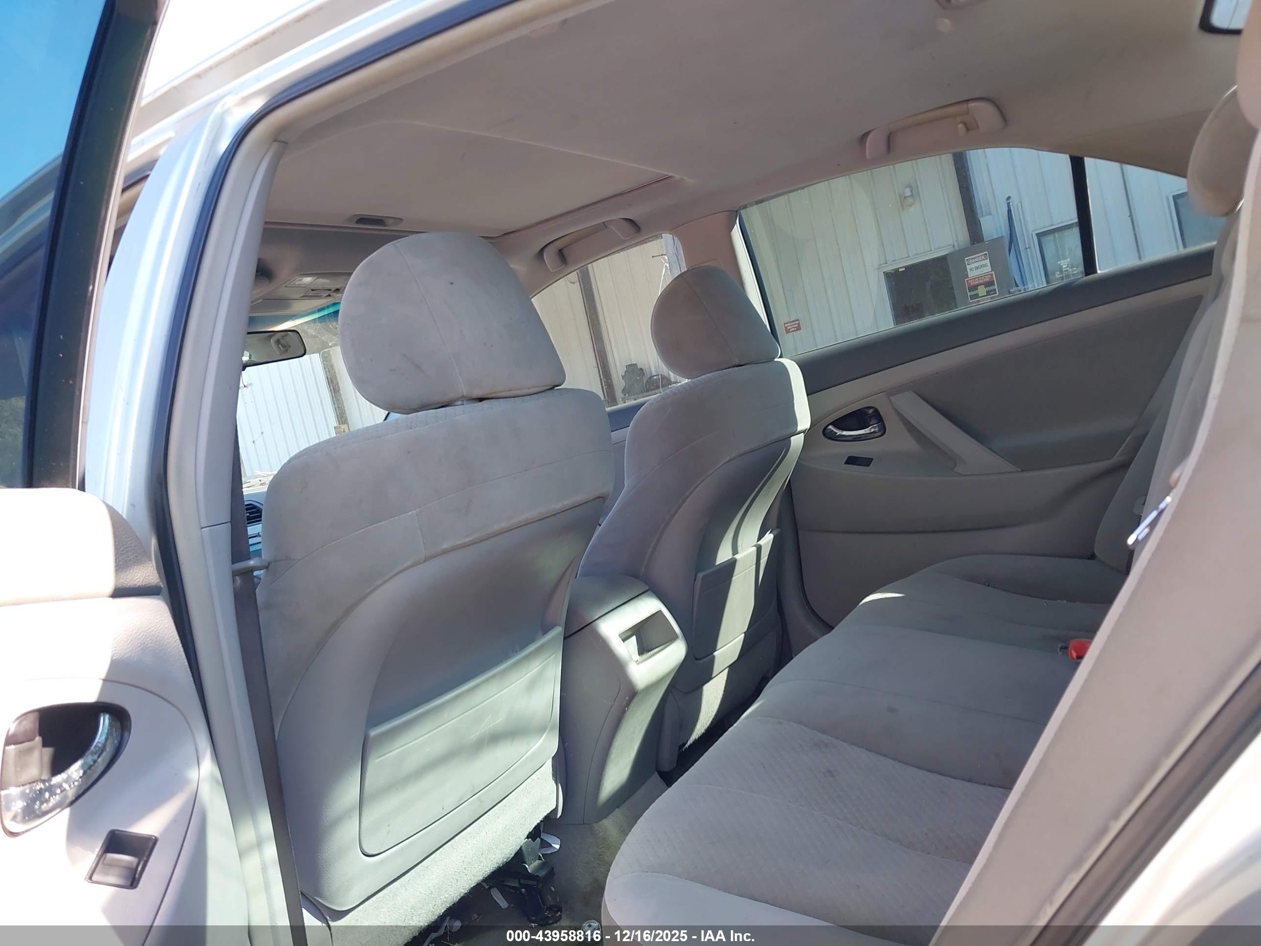 TOYOTA CAMRY image 8