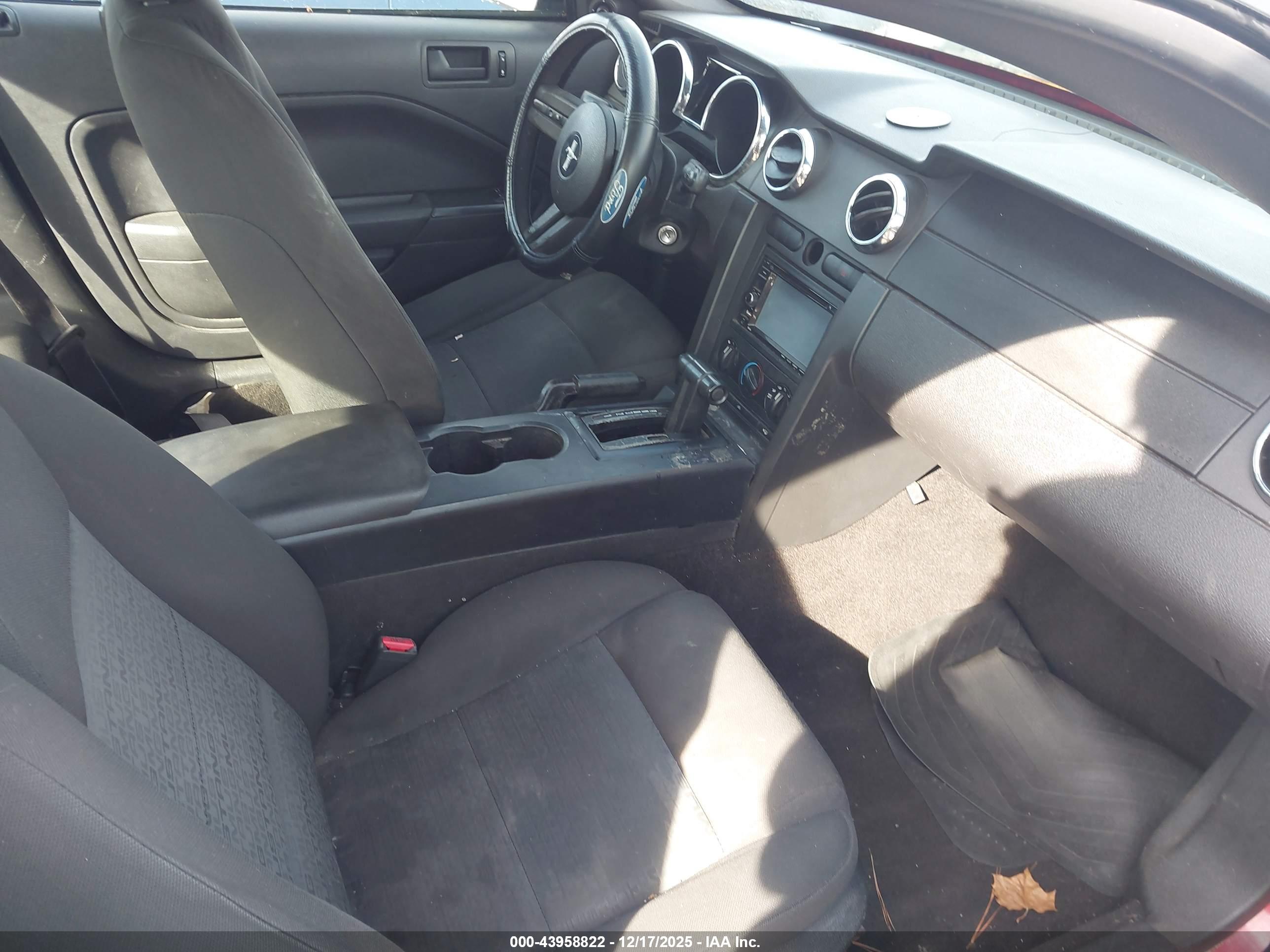 FORD MUSTANG image 5