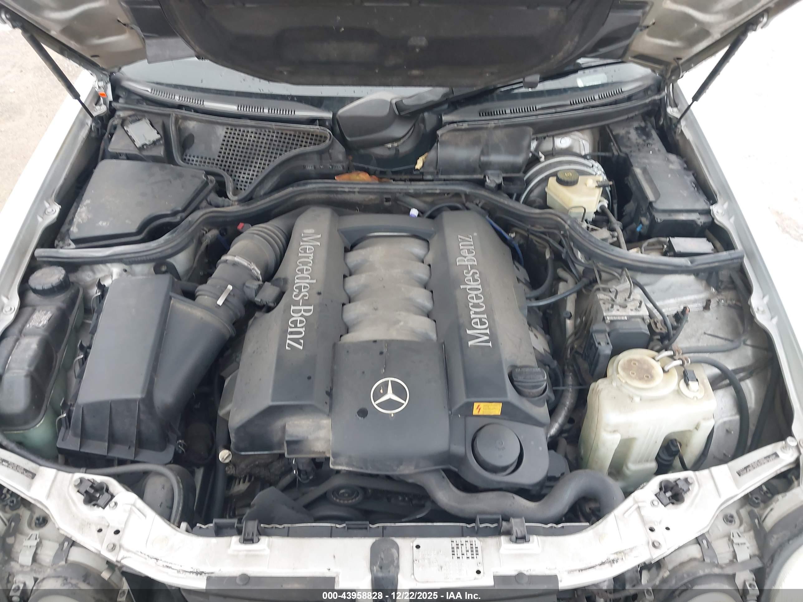 MERCEDES-BENZ E image 10