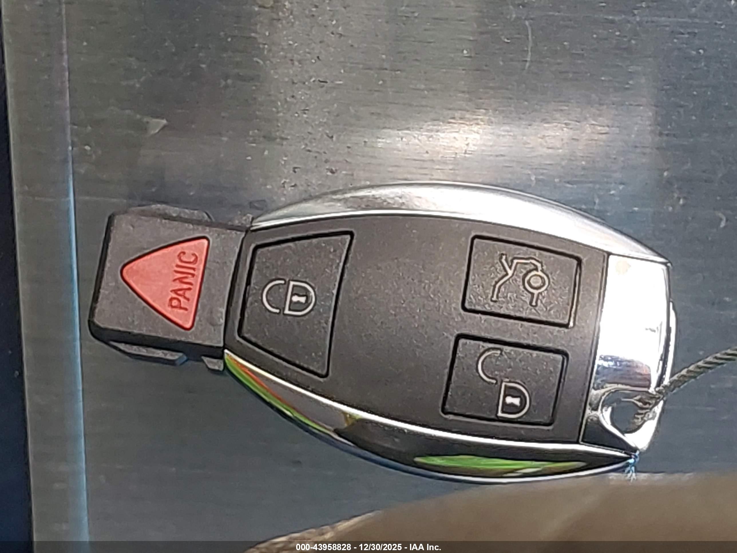 MERCEDES-BENZ E image 11