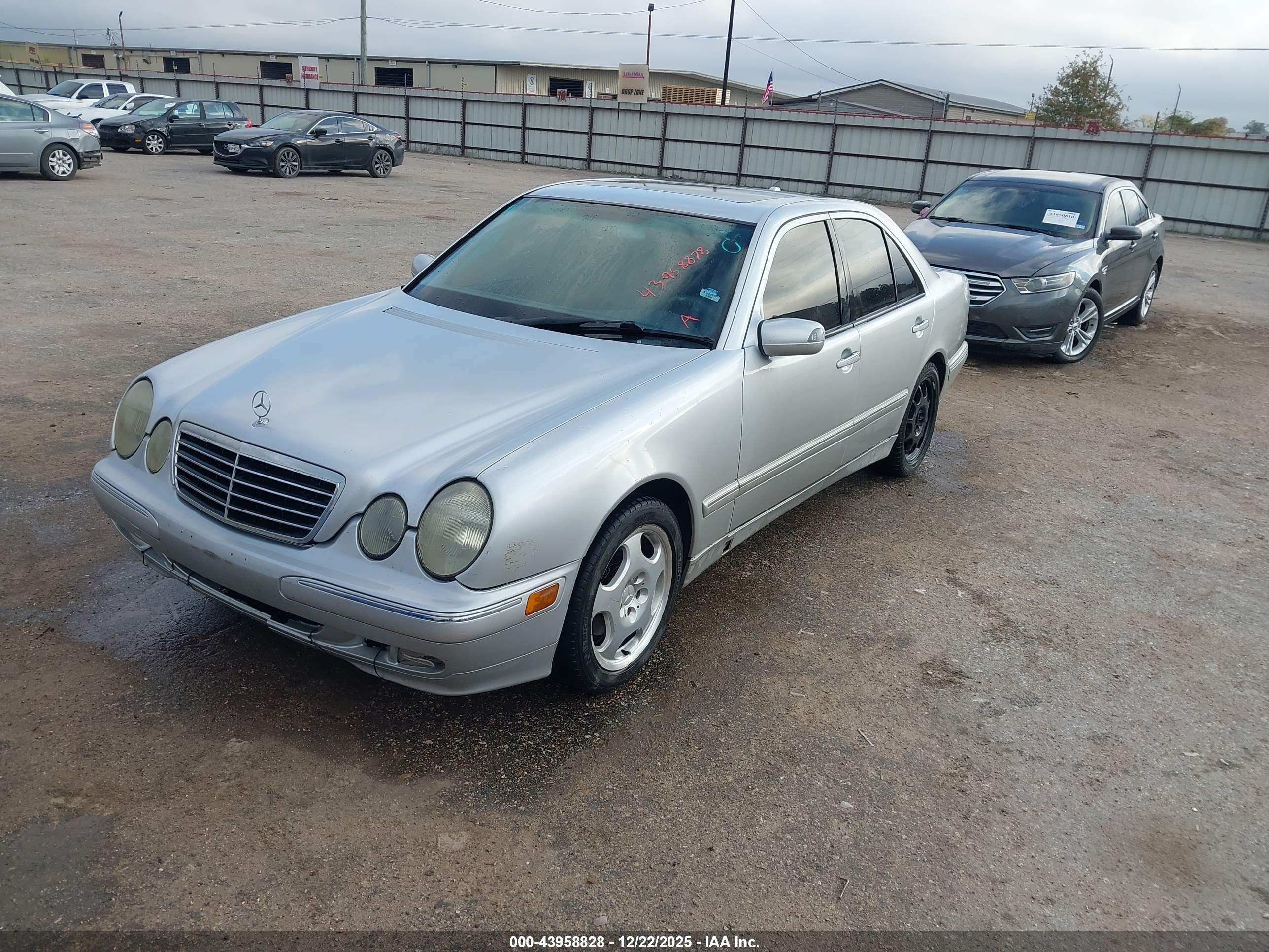 MERCEDES-BENZ E image 2