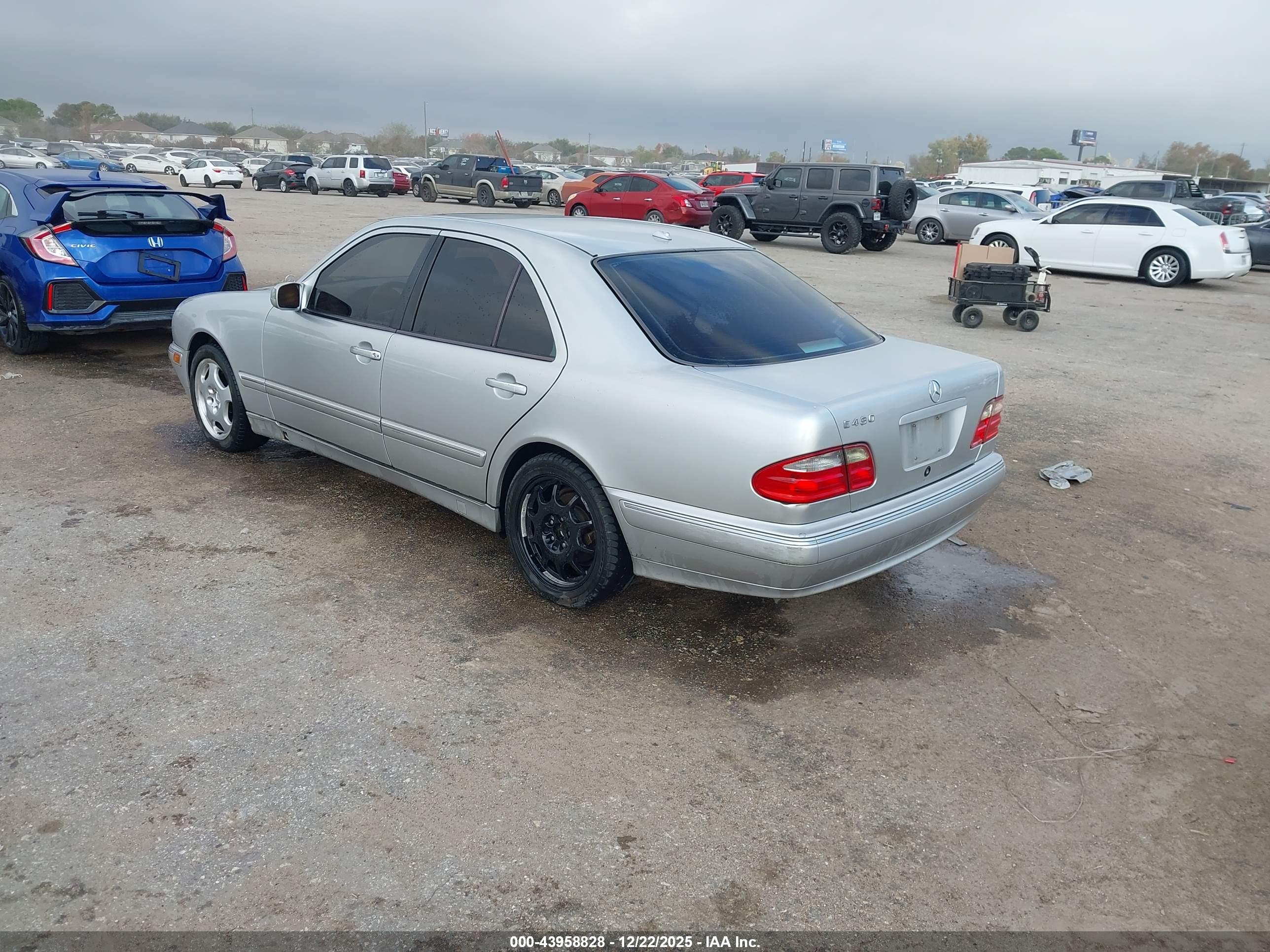 MERCEDES-BENZ E image 3