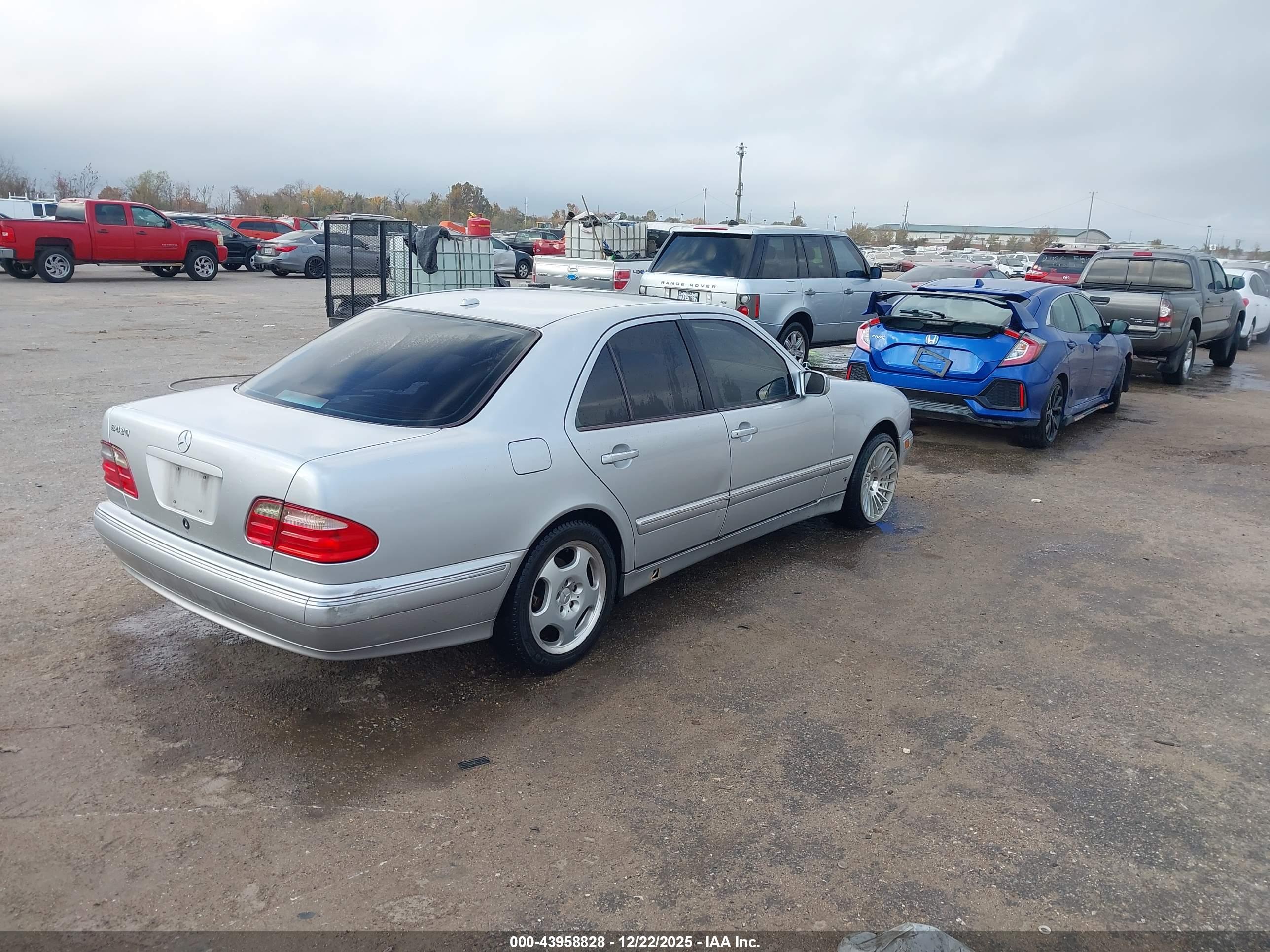 MERCEDES-BENZ E image 4