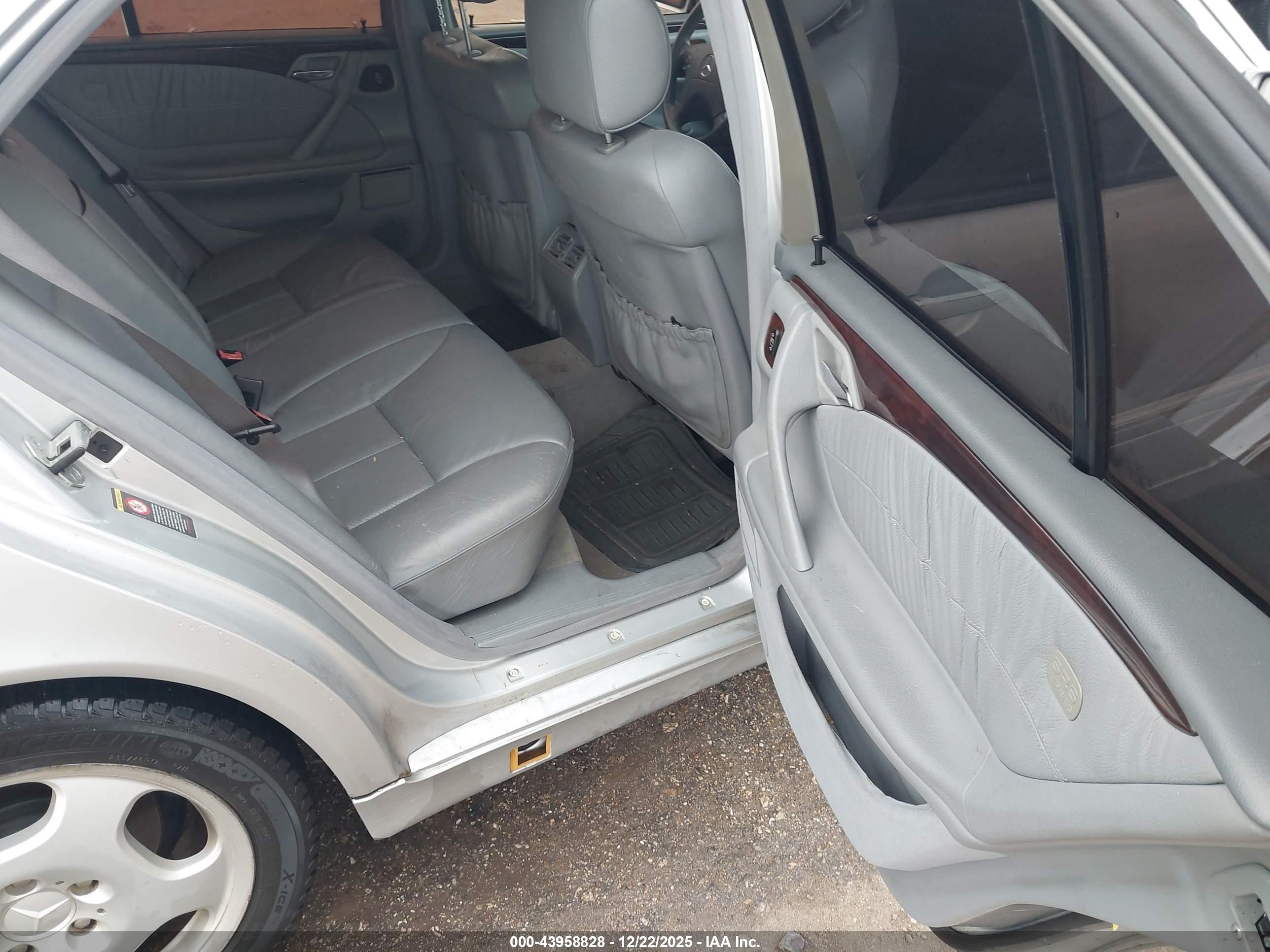 MERCEDES-BENZ E image 8