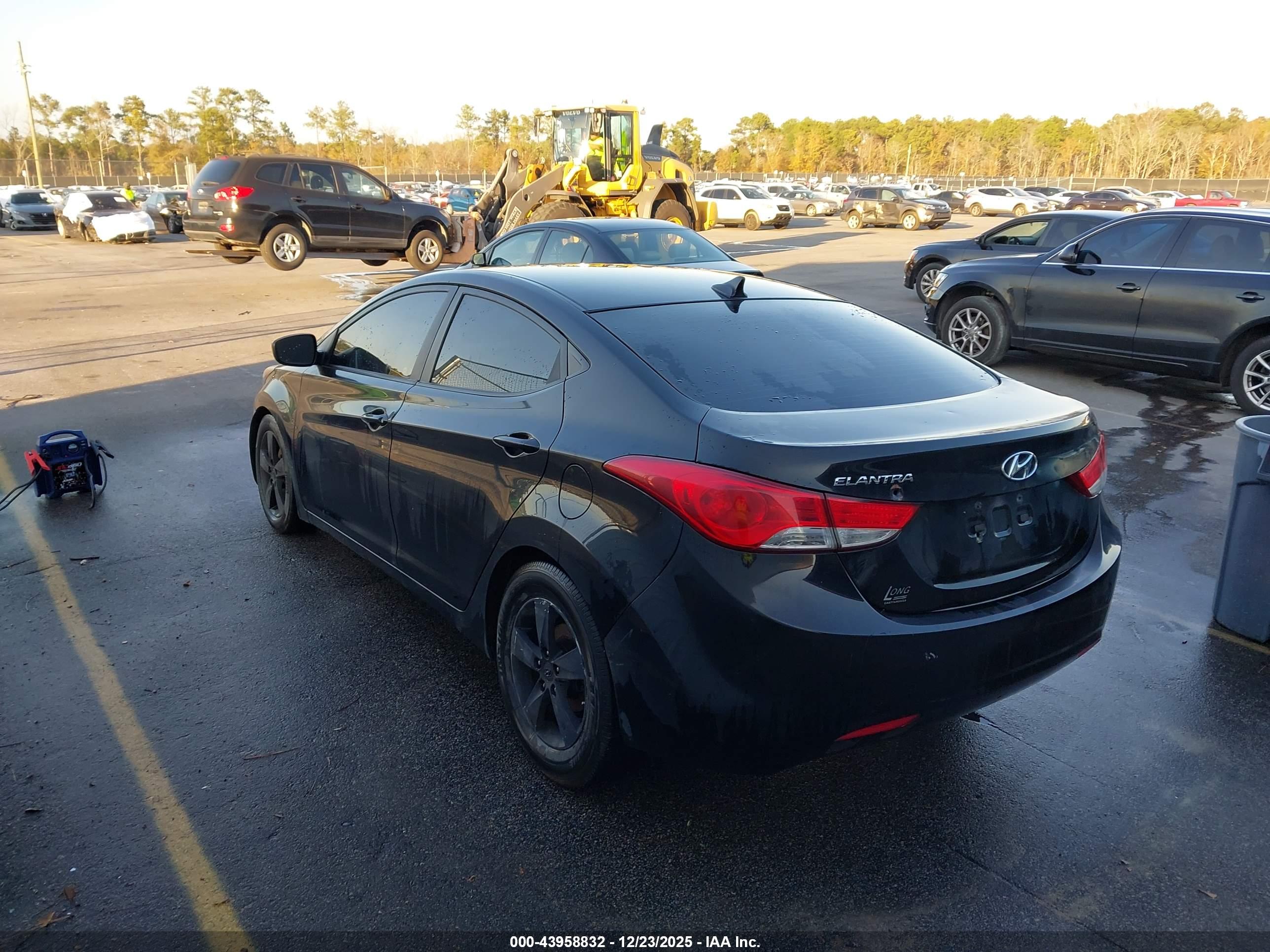 HYUNDAI ELANTRA image 3