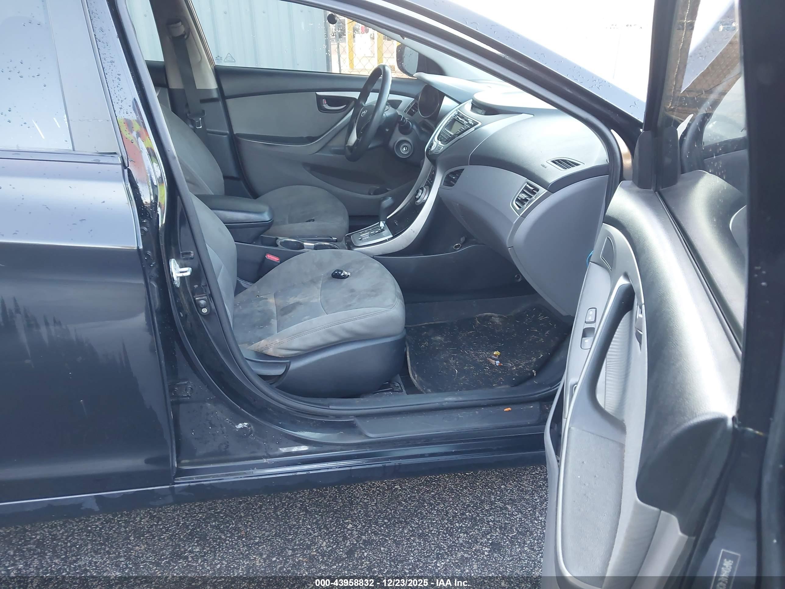 HYUNDAI ELANTRA image 5