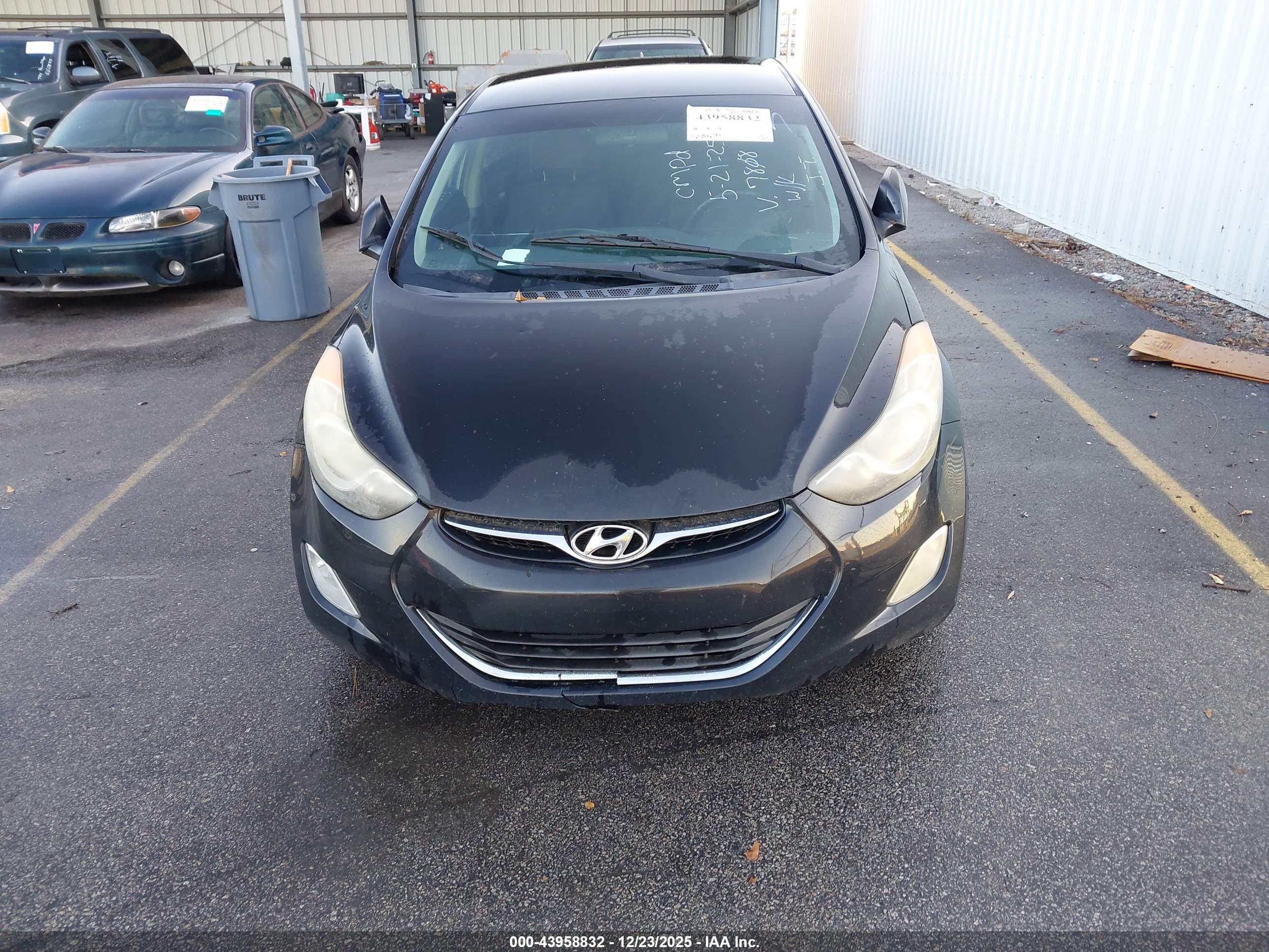 HYUNDAI ELANTRA image 6