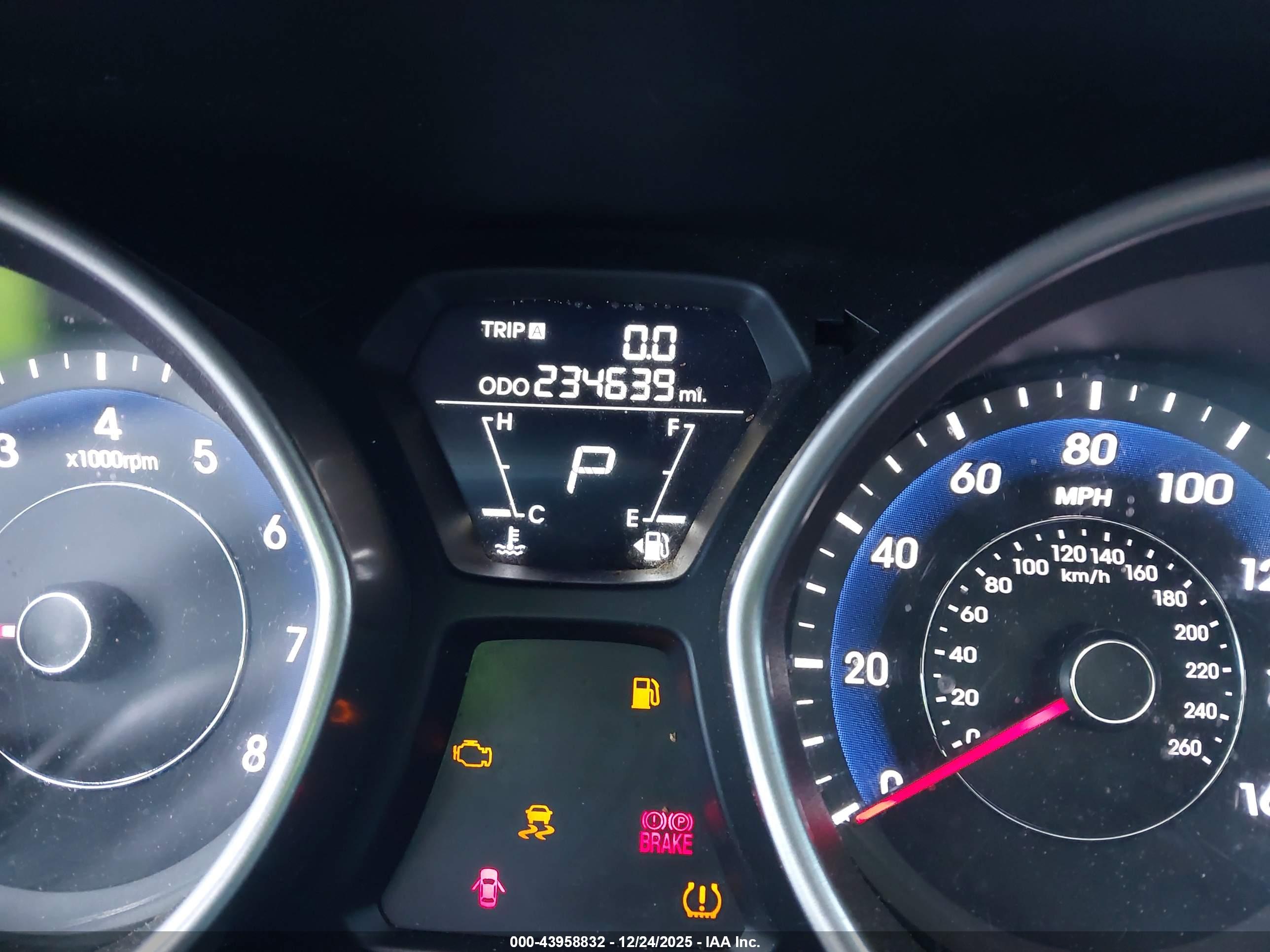 HYUNDAI ELANTRA image 7
