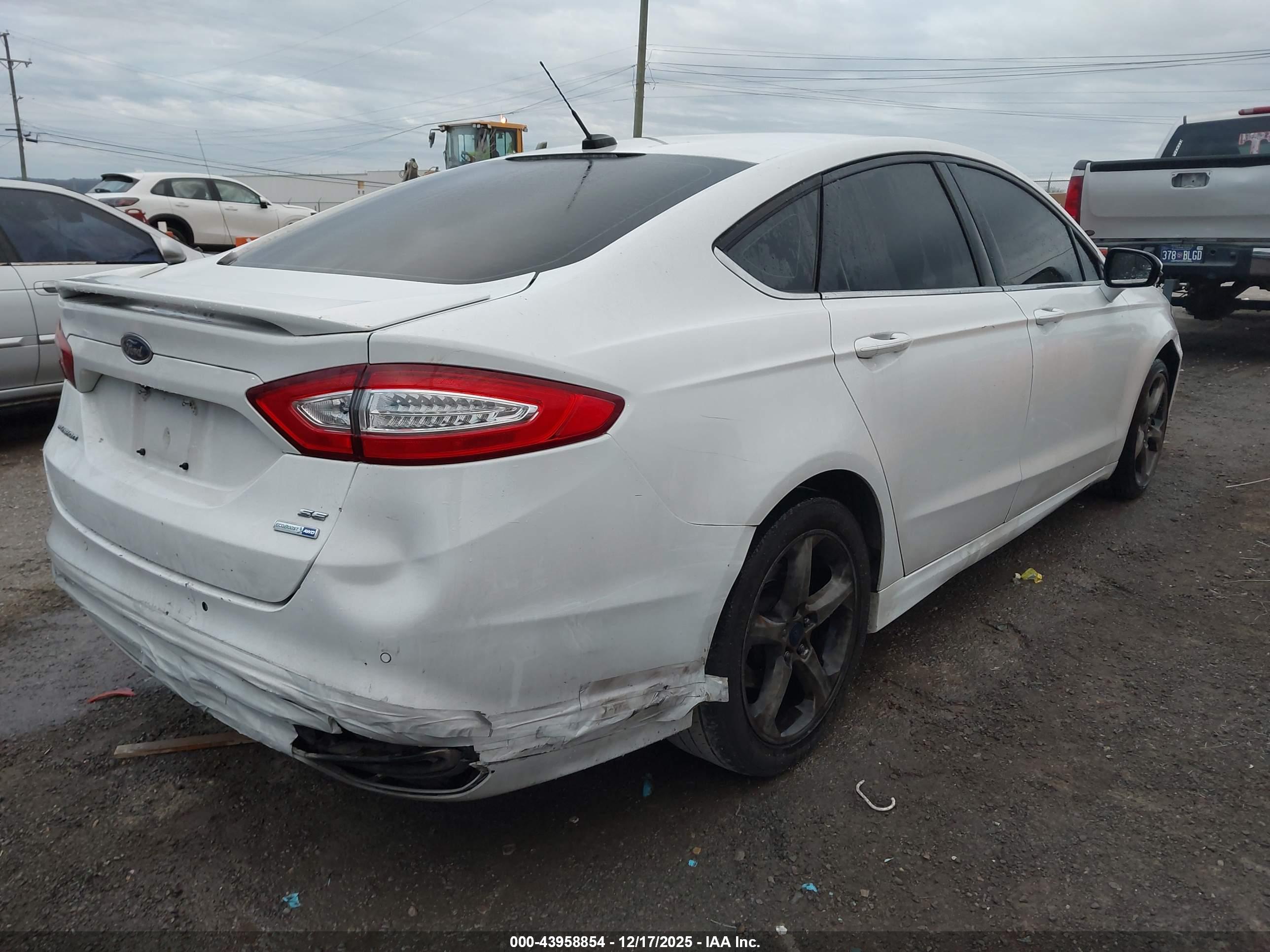 FORD FUSION image 4