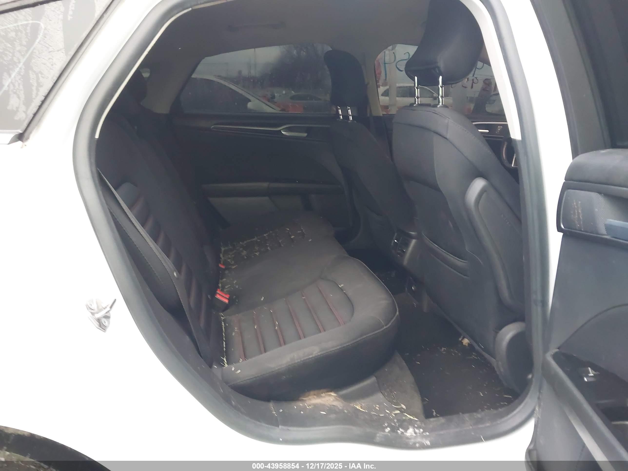 FORD FUSION image 8