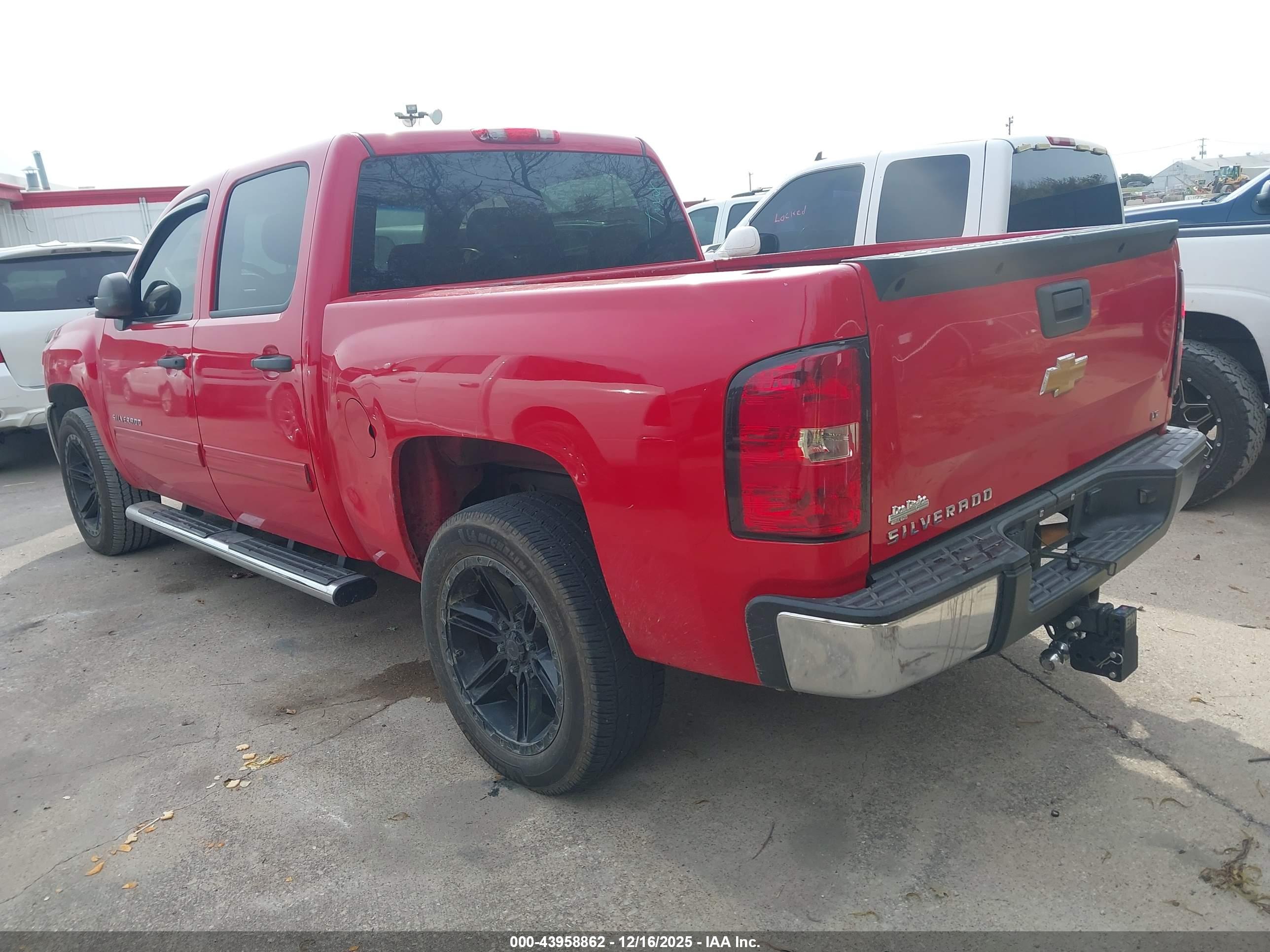 CHEVROLET SILVERADO image 3