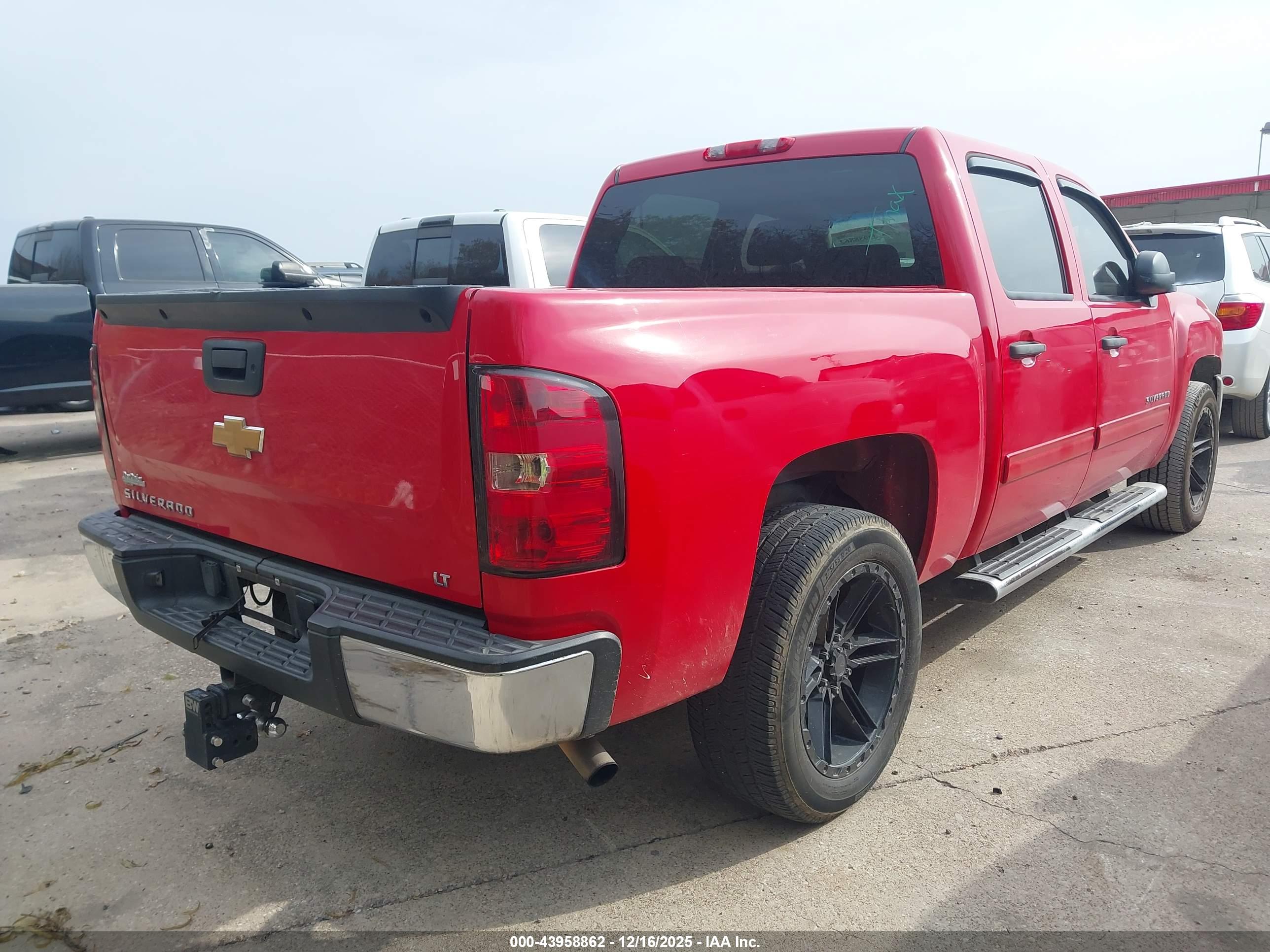 CHEVROLET SILVERADO image 4
