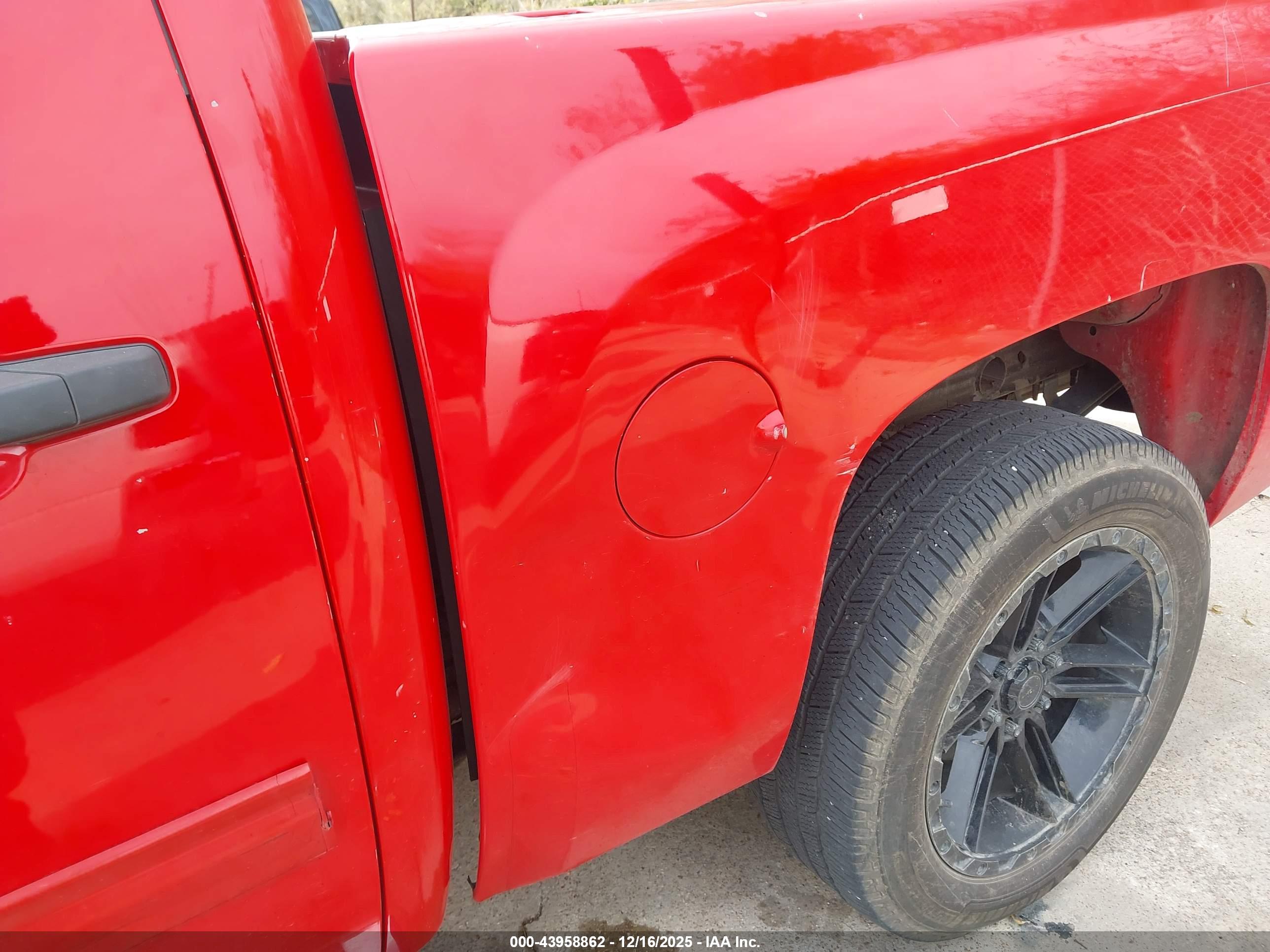 CHEVROLET SILVERADO image 6