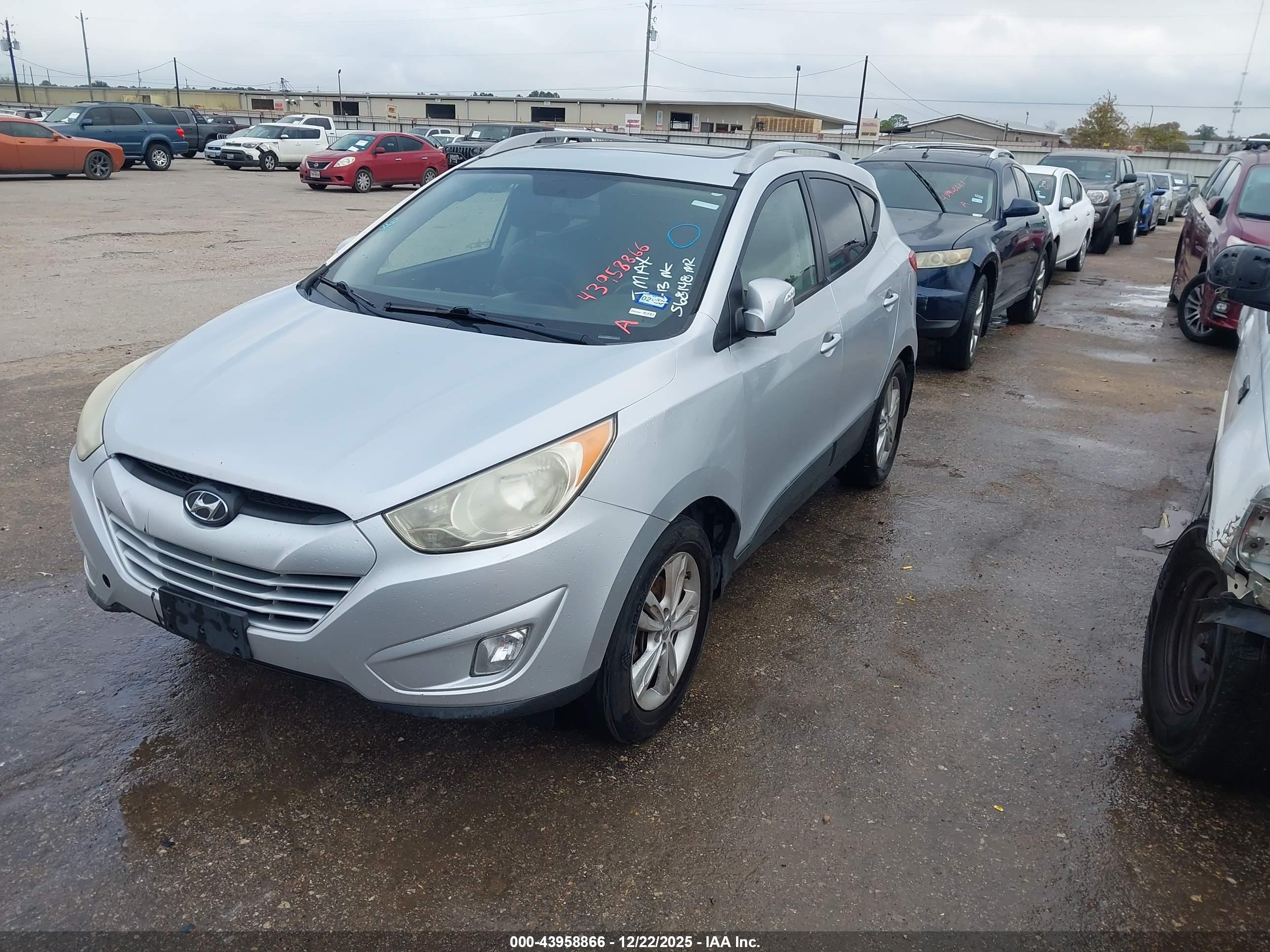 HYUNDAI TUCSON image 2