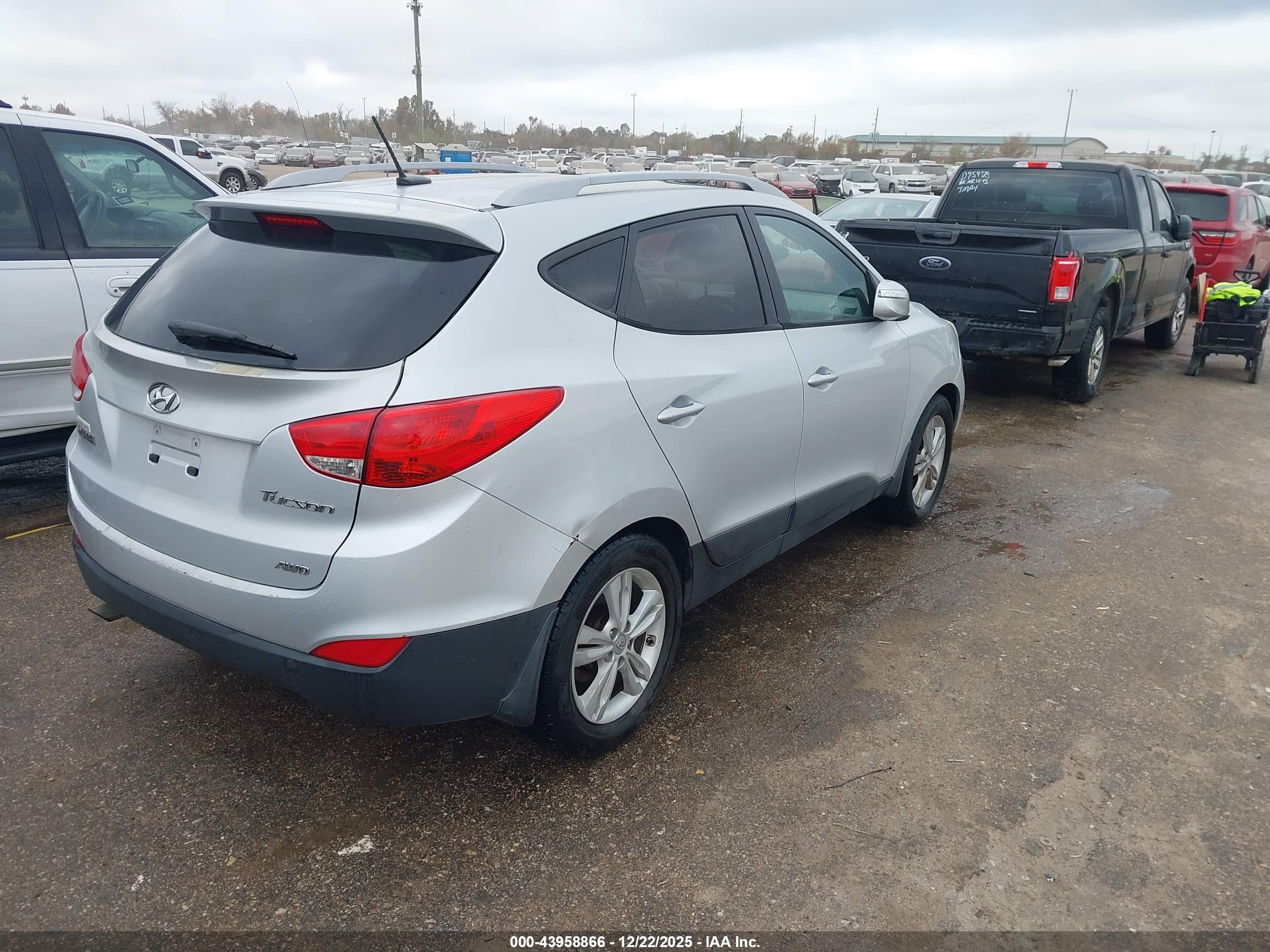 HYUNDAI TUCSON image 4