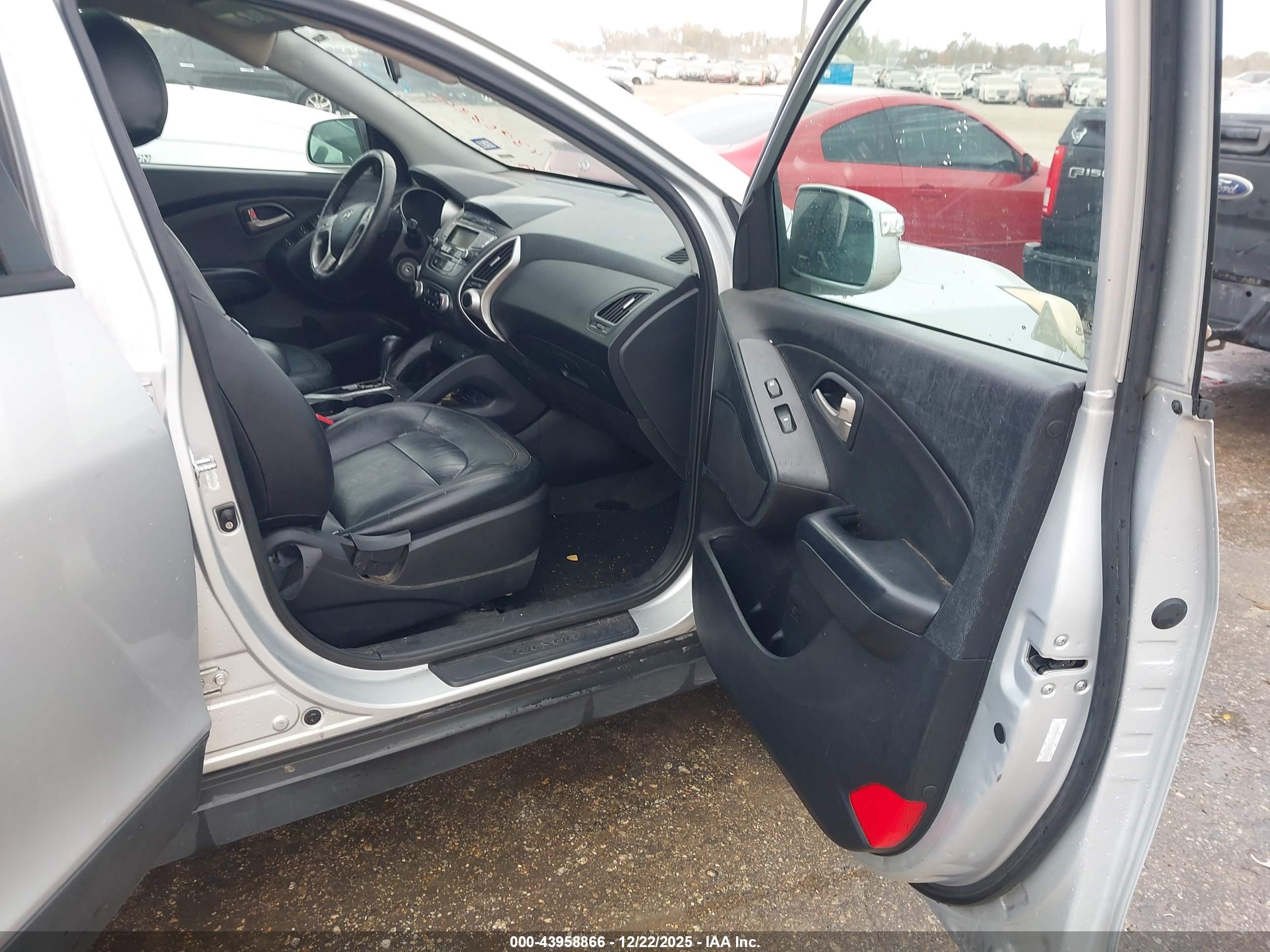 HYUNDAI TUCSON image 5