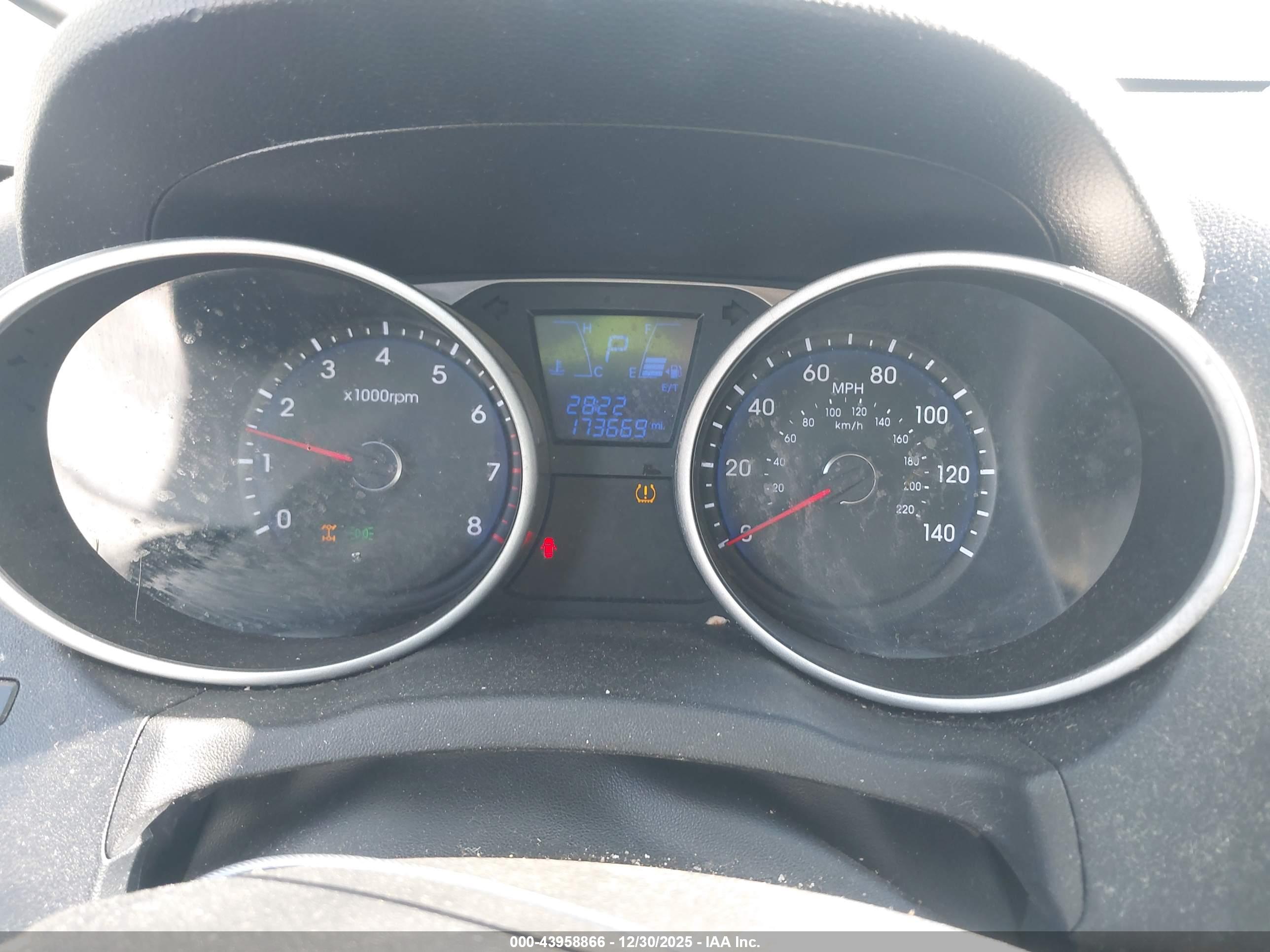 HYUNDAI TUCSON image 7