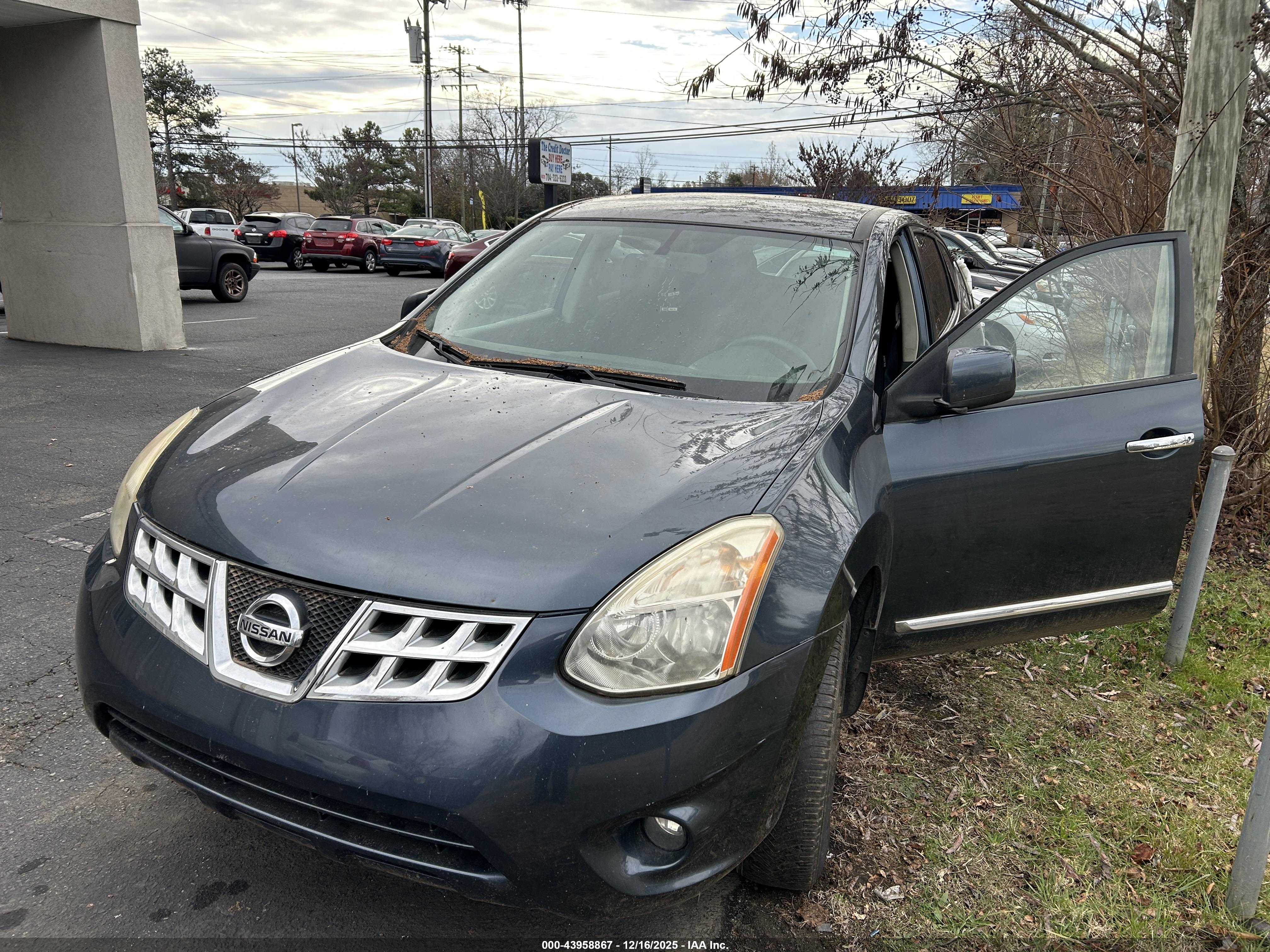 NISSAN ROGUE image 2