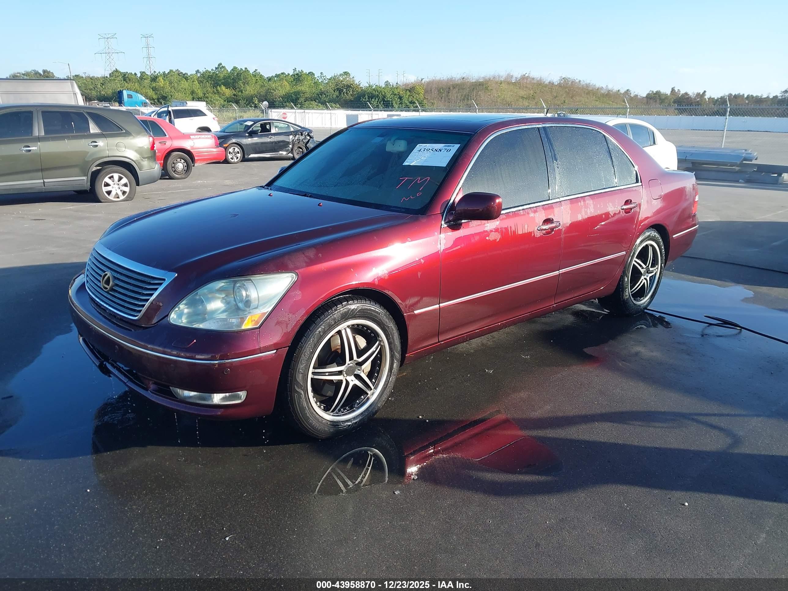 LEXUS LS image 2