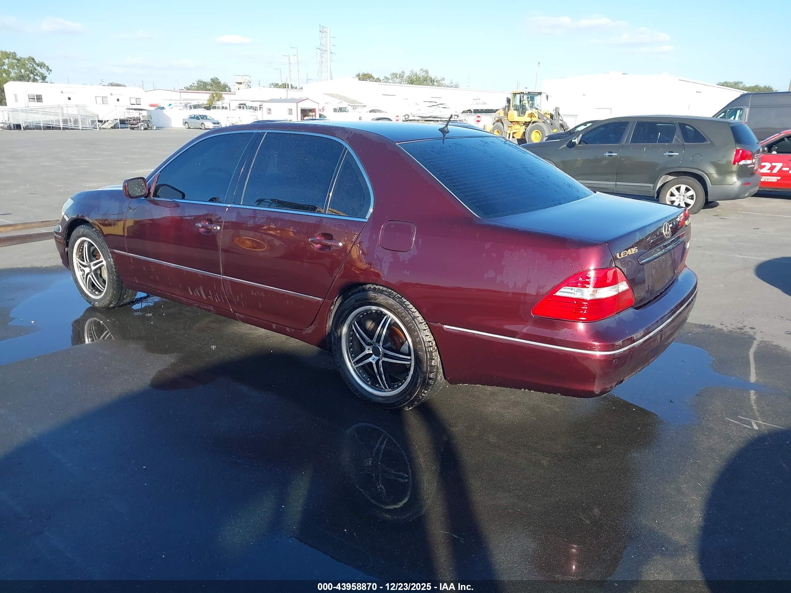 LEXUS LS image 3