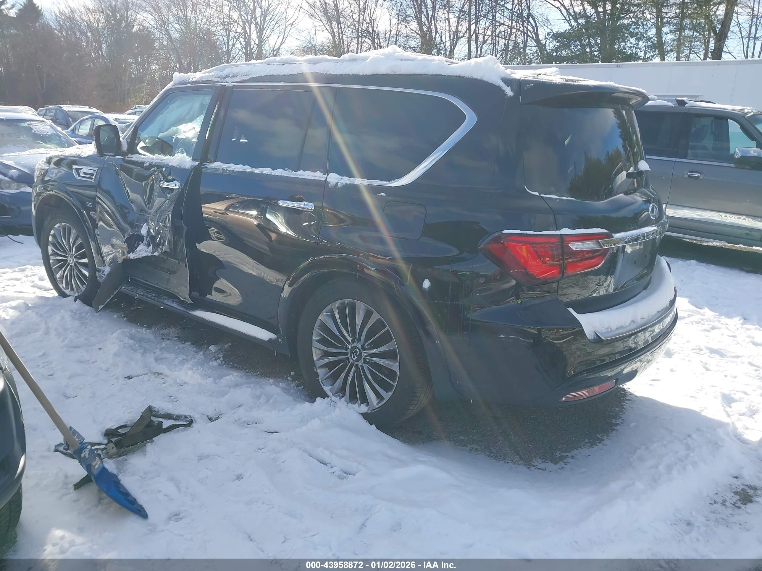 INFINITI QX80 image 3