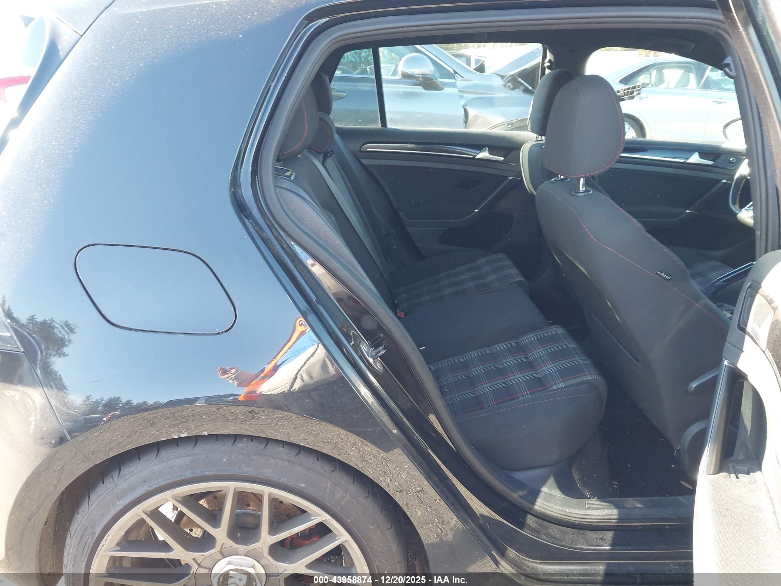 VOLKSWAGEN GOLF image 8