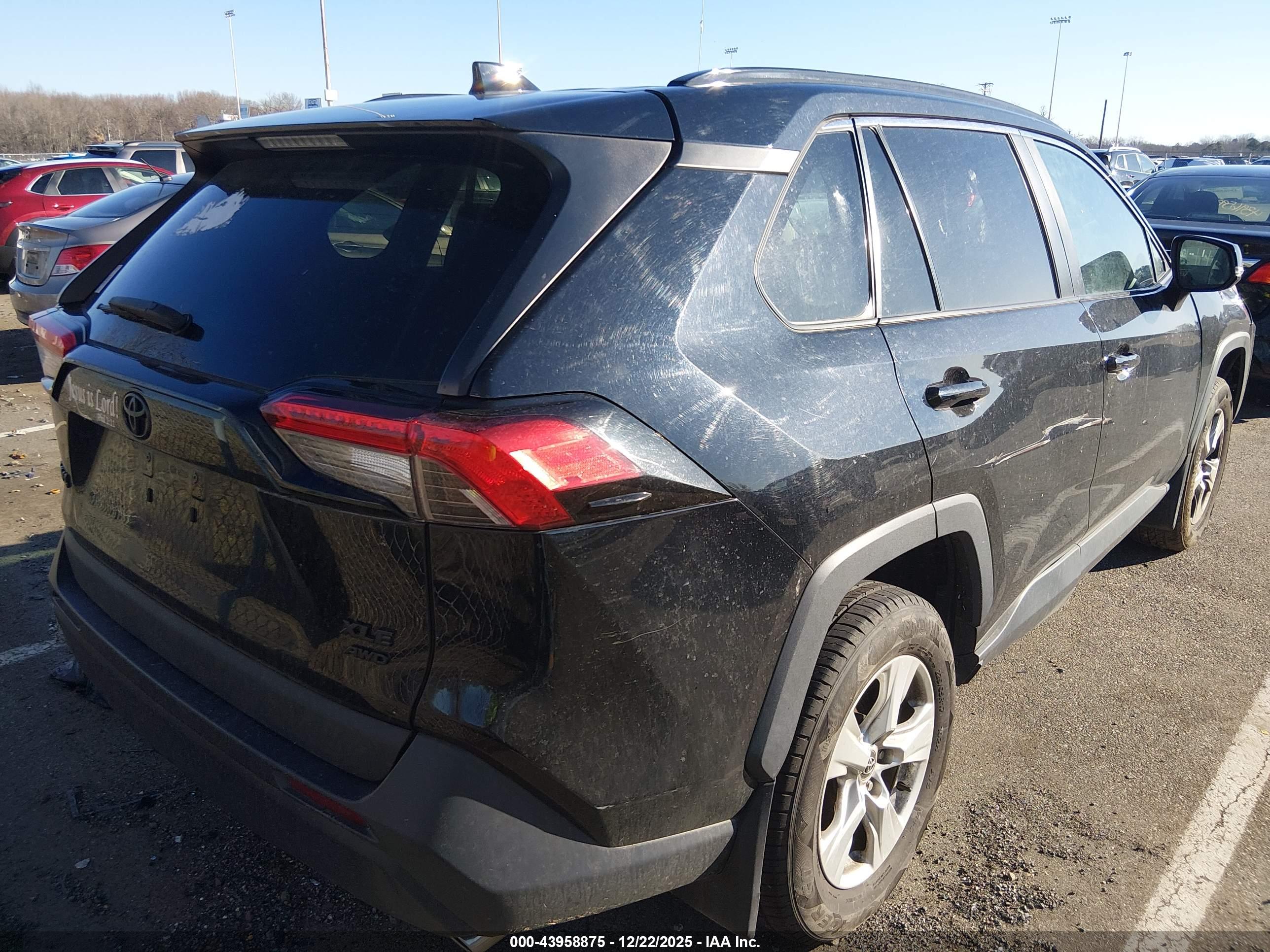 TOYOTA RAV4 image 4