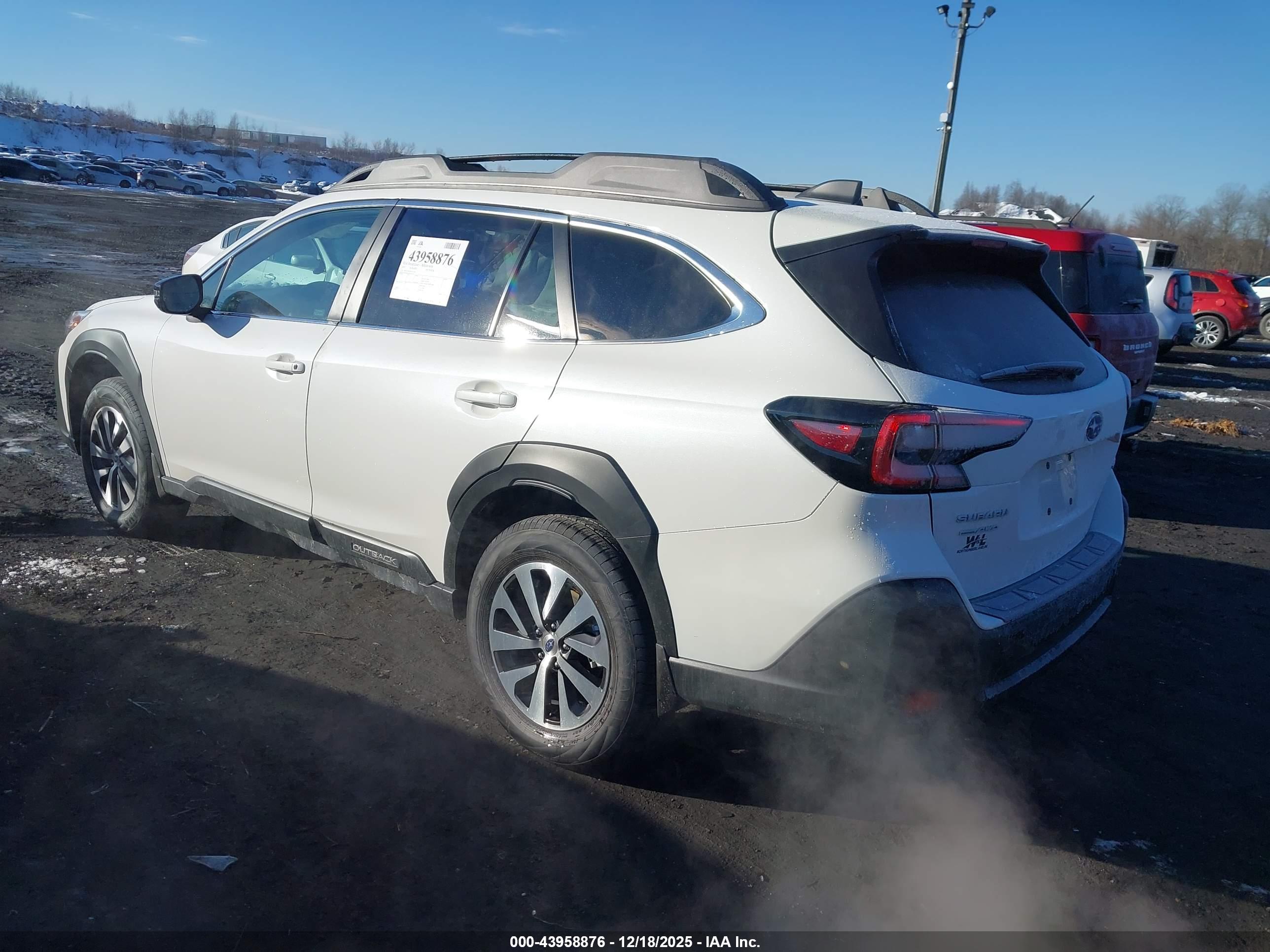 SUBARU OUTBACK image 3
