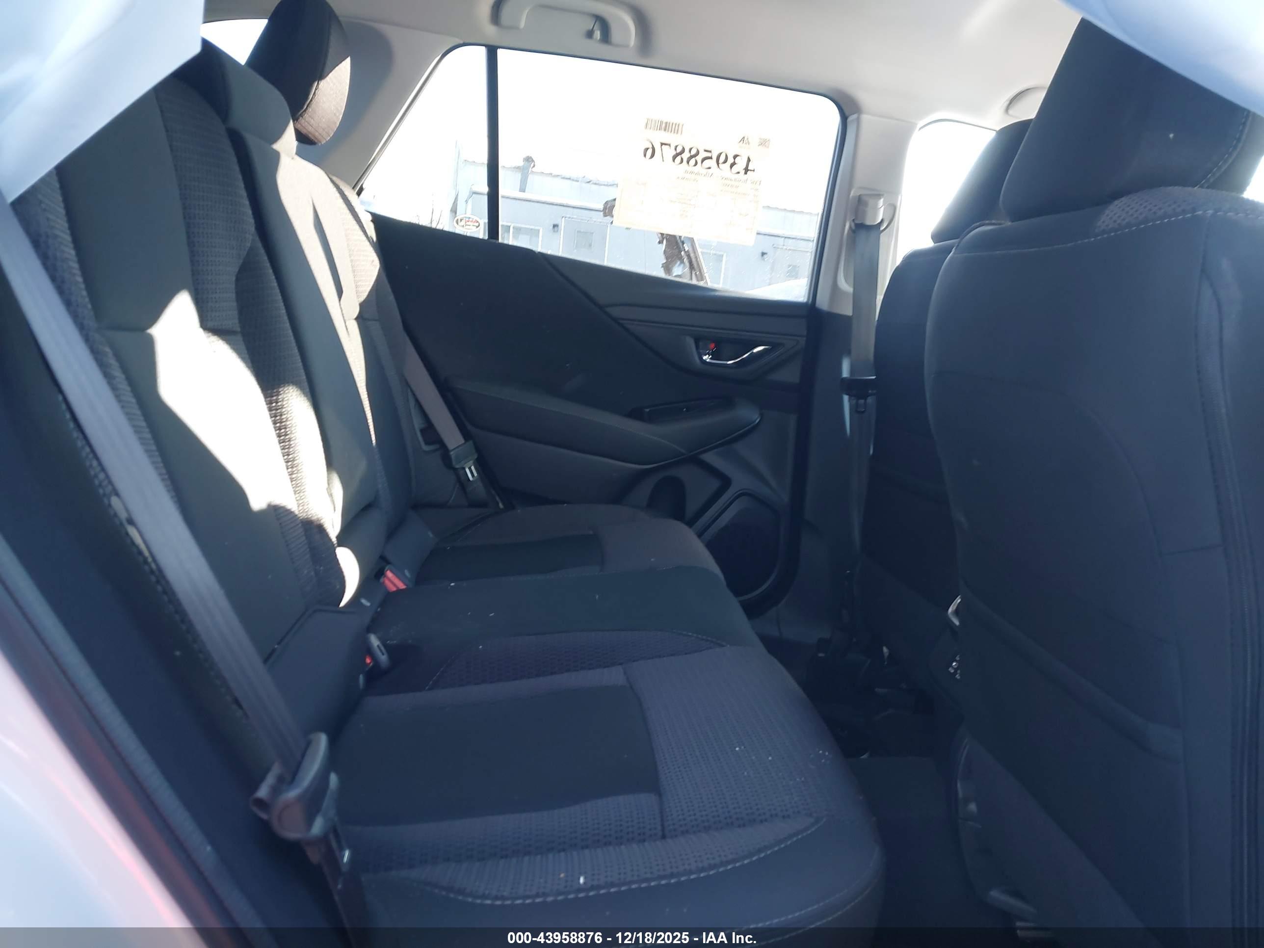SUBARU OUTBACK image 8