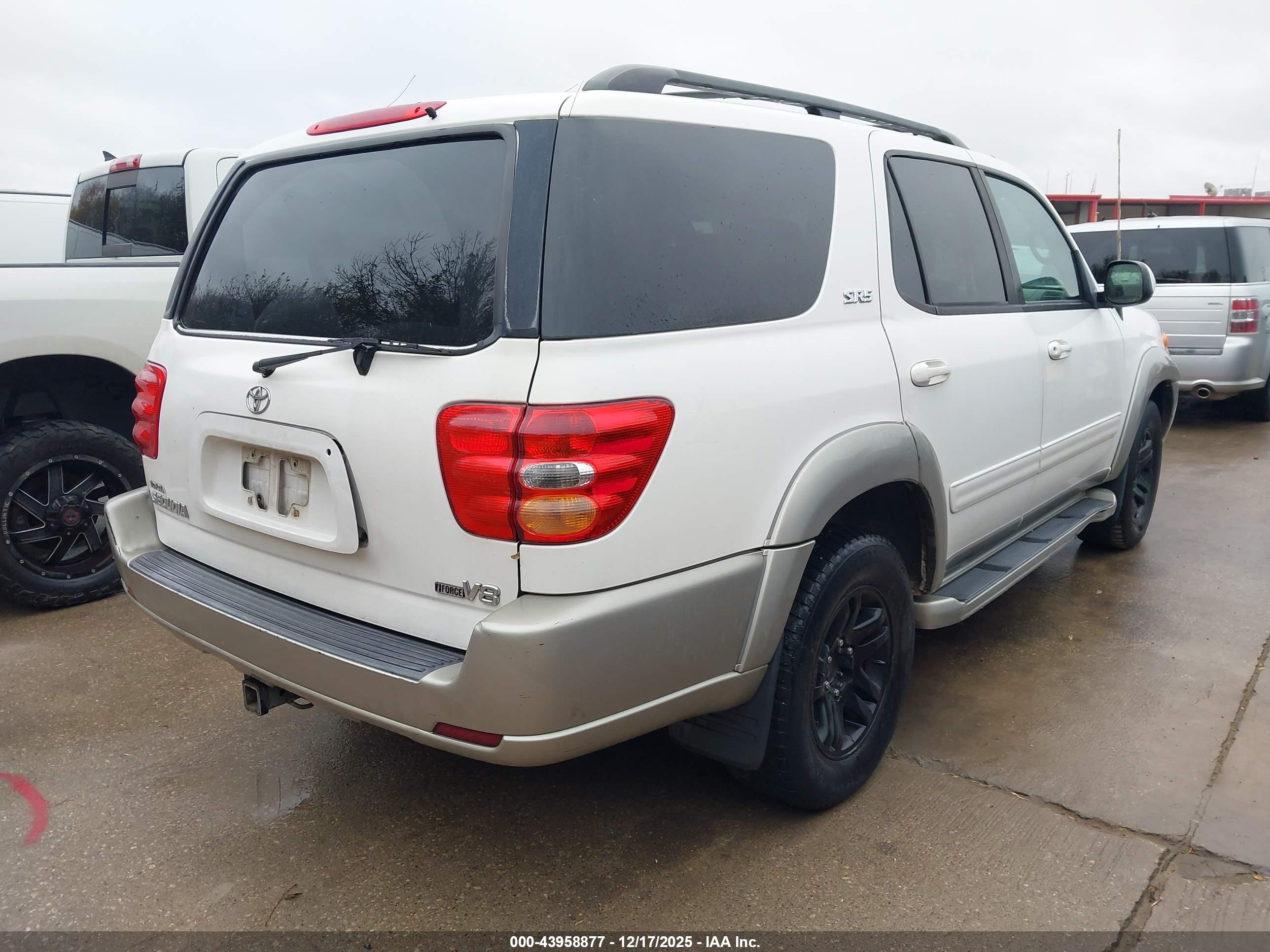TOYOTA SEQUOIA image 4